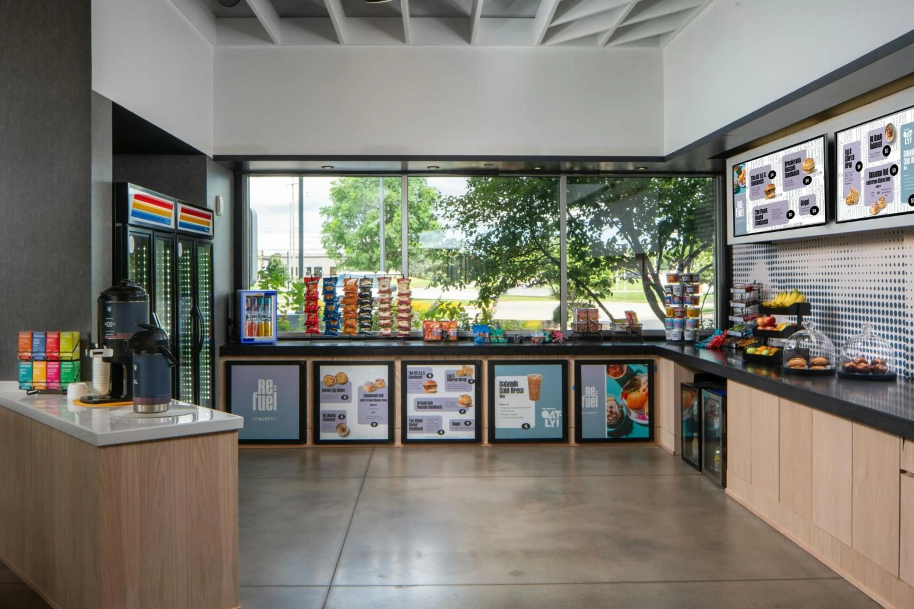 Restaurant/places to eat in aloft Green Bay