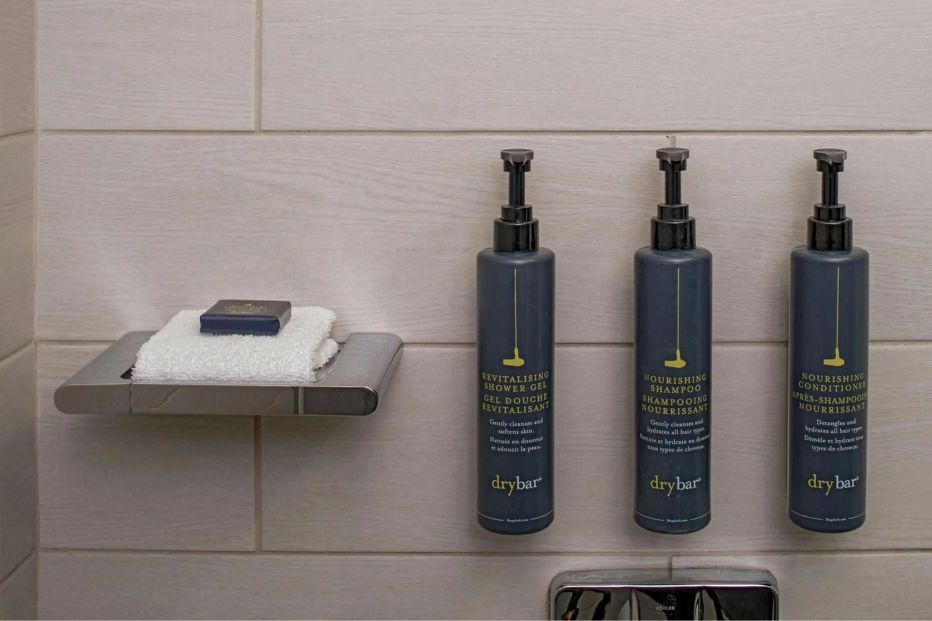 Photo of the whole room in aloft Green Bay