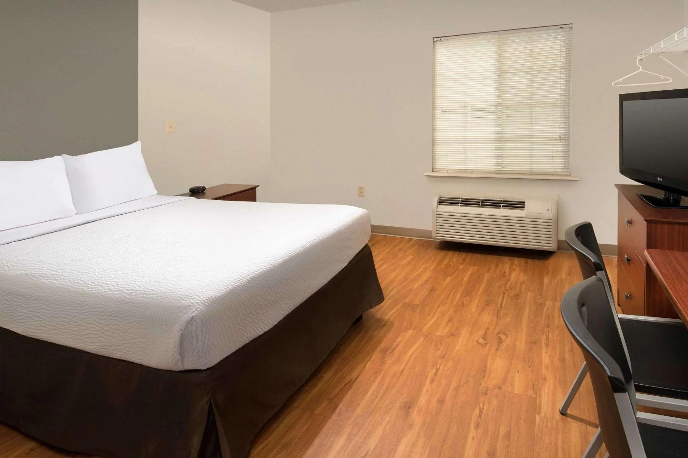 Photo of the whole room, Bed in WoodSpring Suites Killeen