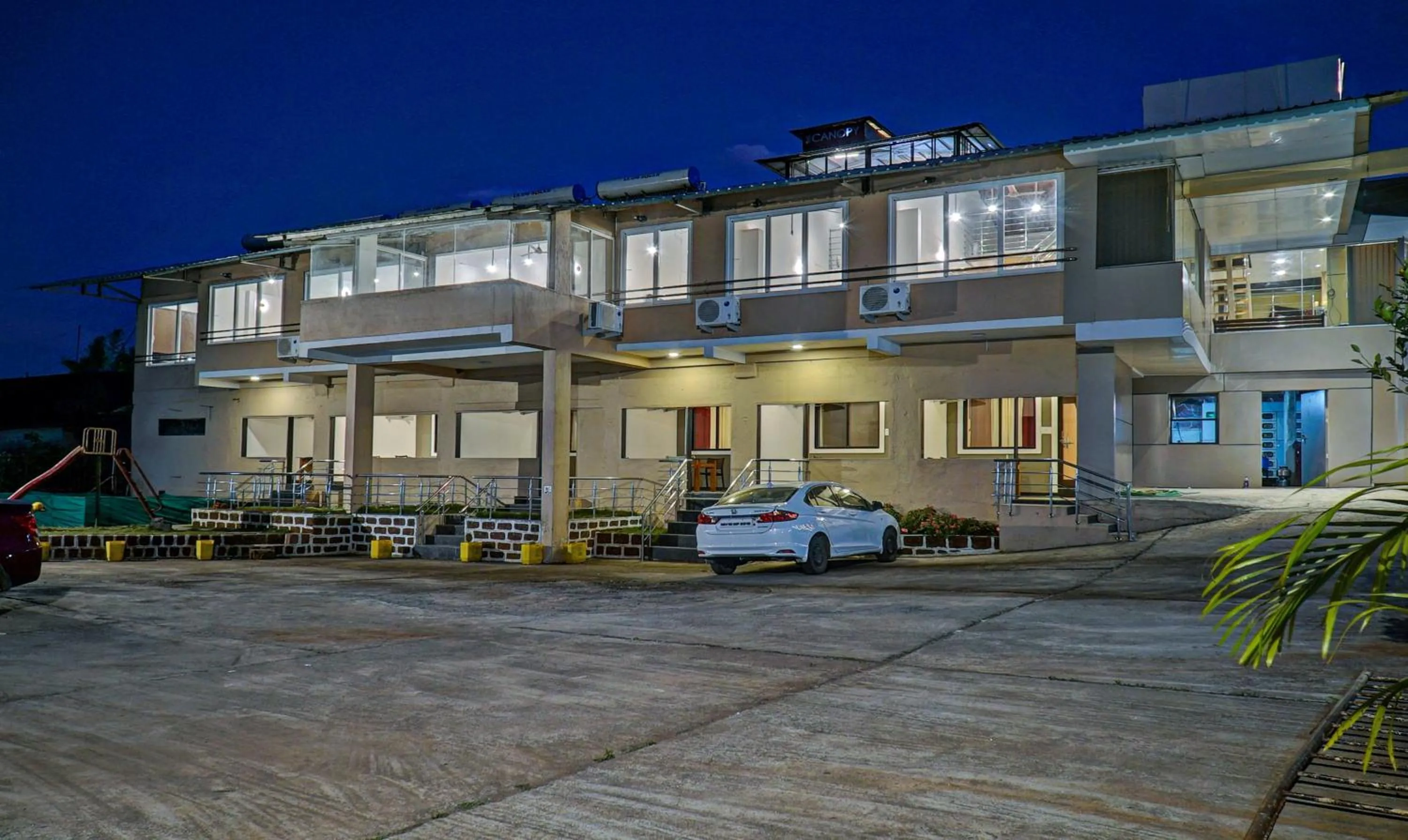 Property building in Hotel Lake Paradise Mahabaleshwar