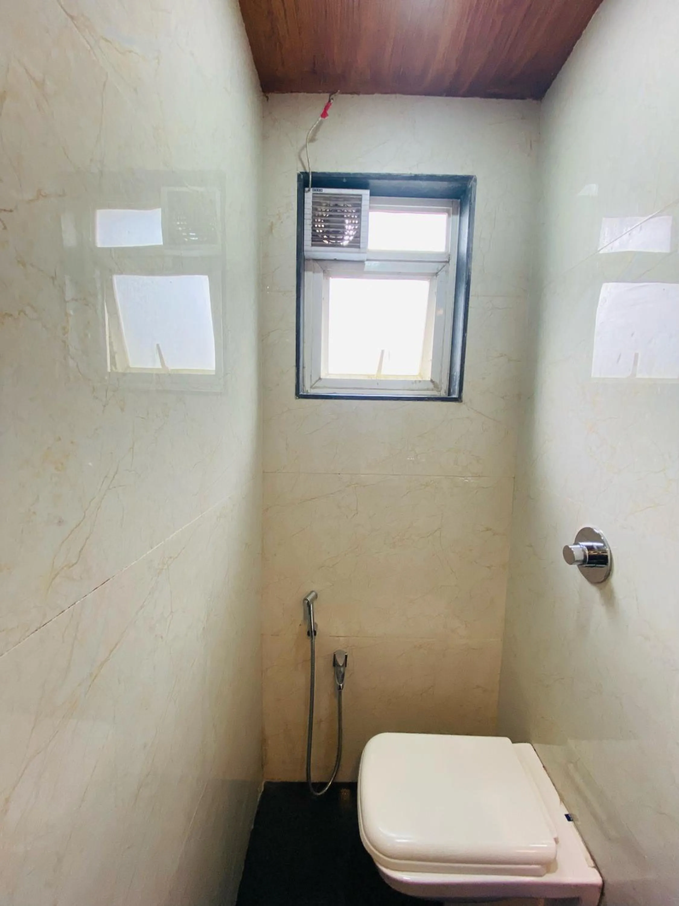 Bathroom in Hotel Lake Paradise Mahabaleshwar