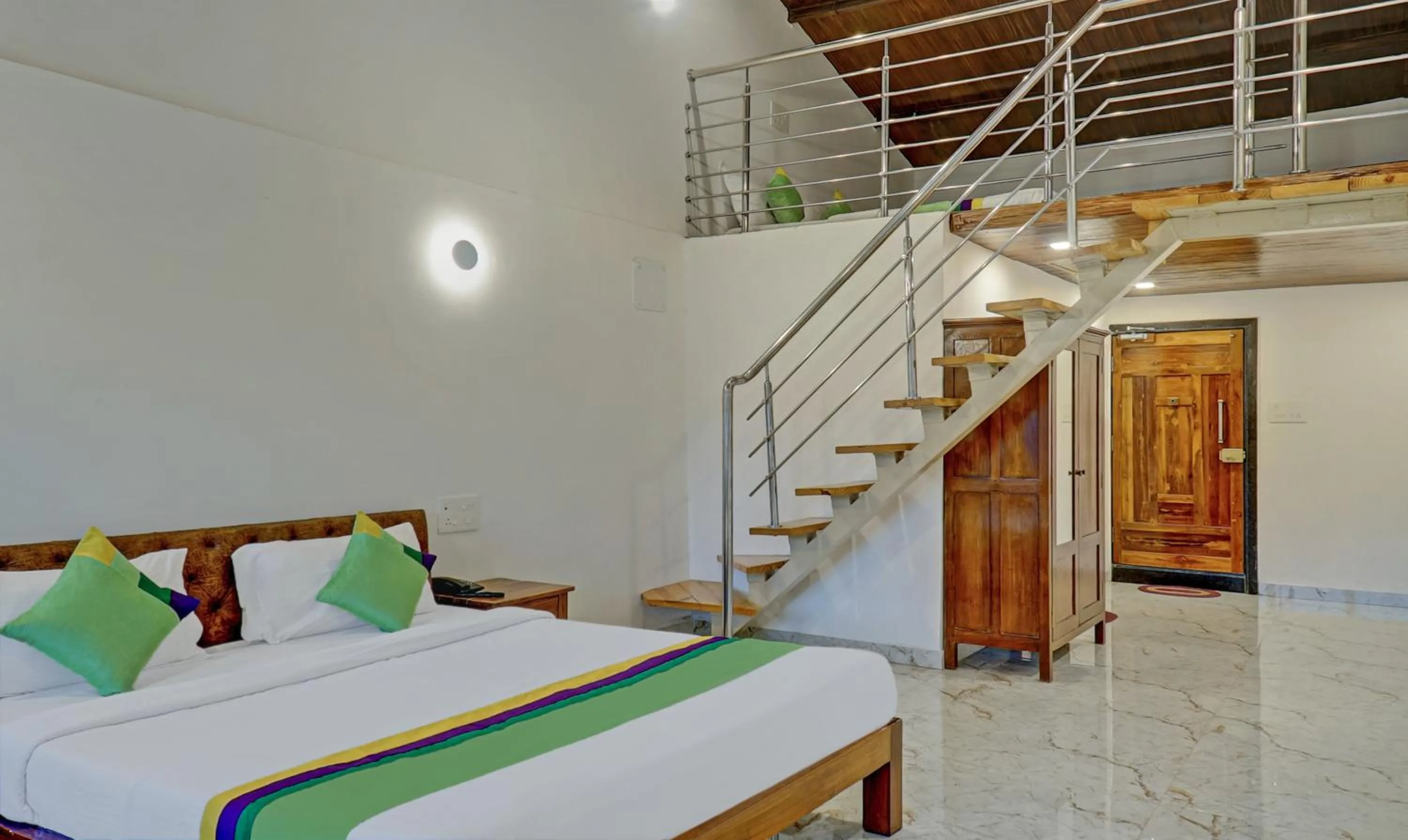 Photo of the whole room, Bed in Hotel Lake Paradise Mahabaleshwar