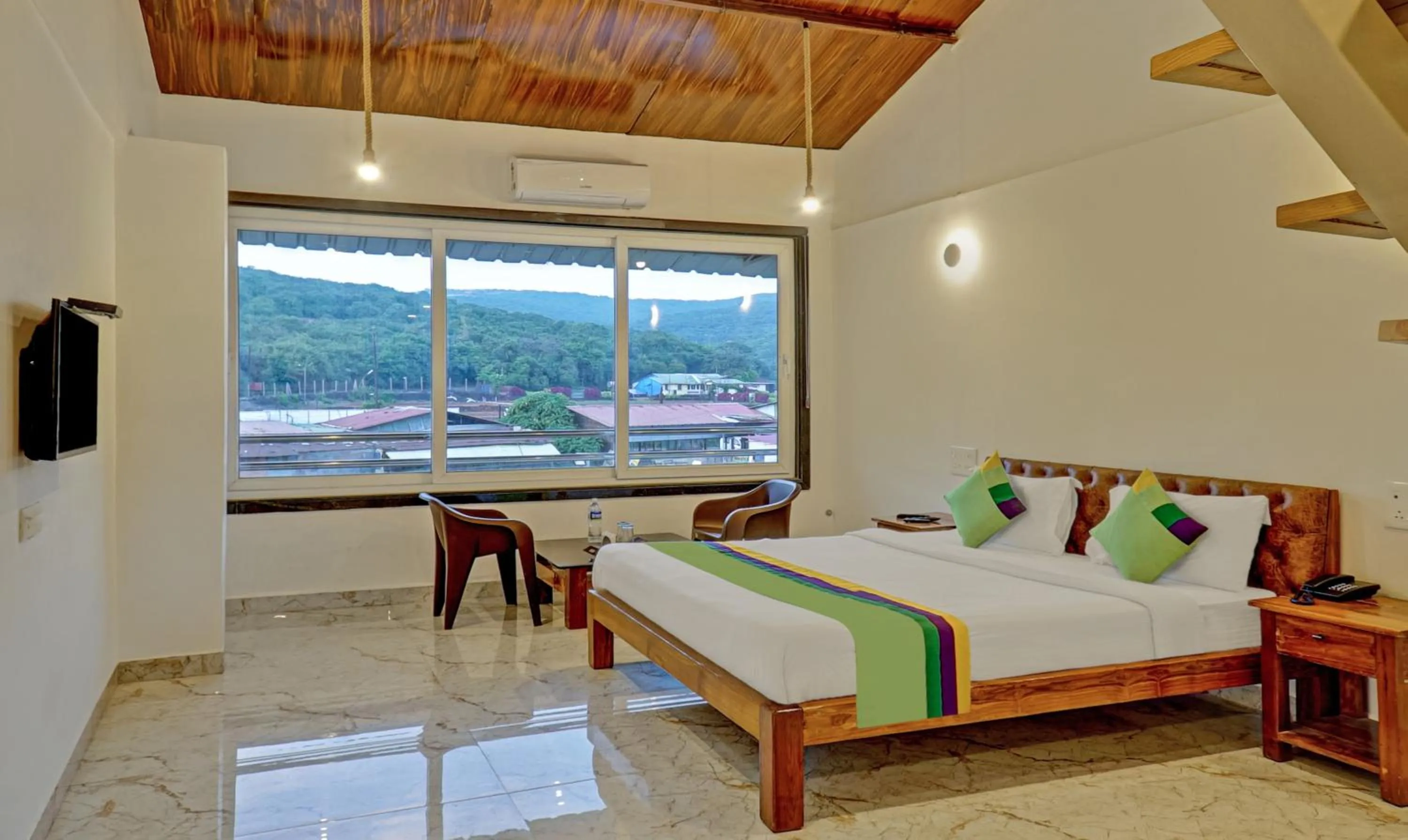 Photo of the whole room, Bed in Hotel Lake Paradise Mahabaleshwar