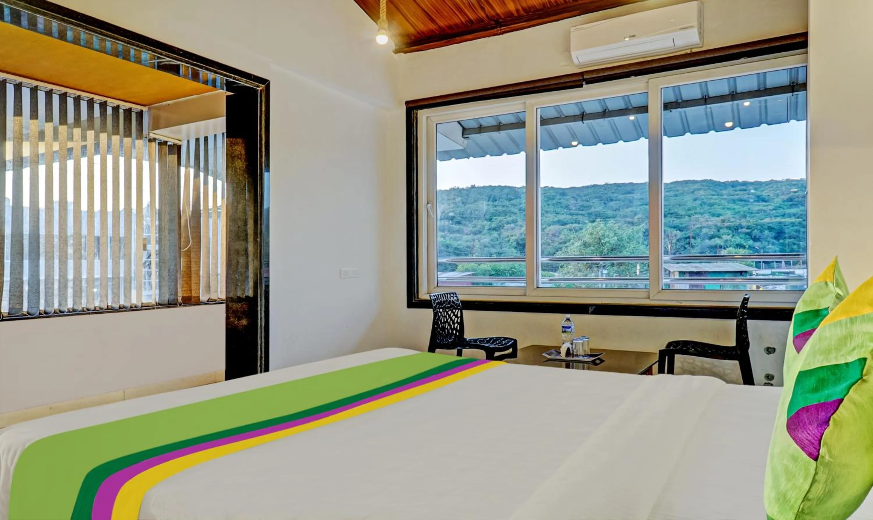 Photo of the whole room, Bed in Hotel Lake Paradise Mahabaleshwar