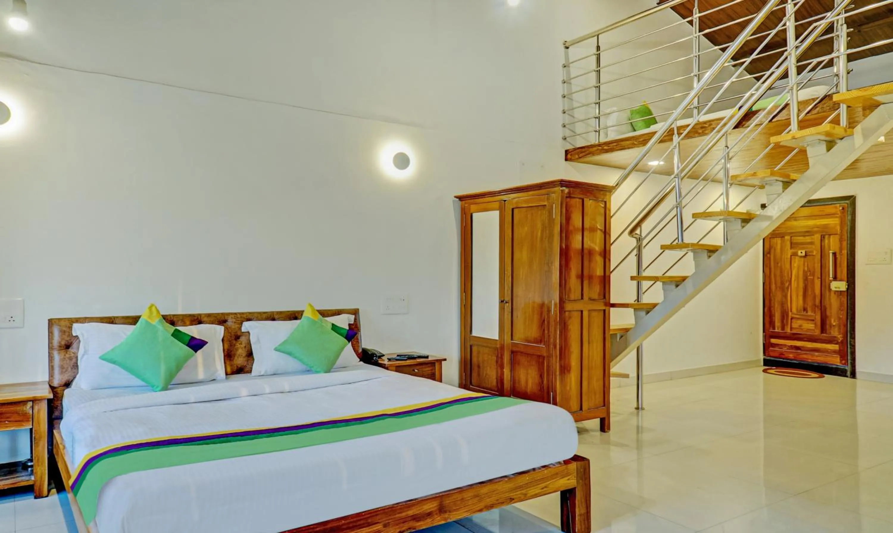 Photo of the whole room, Bed in Hotel Lake Paradise Mahabaleshwar