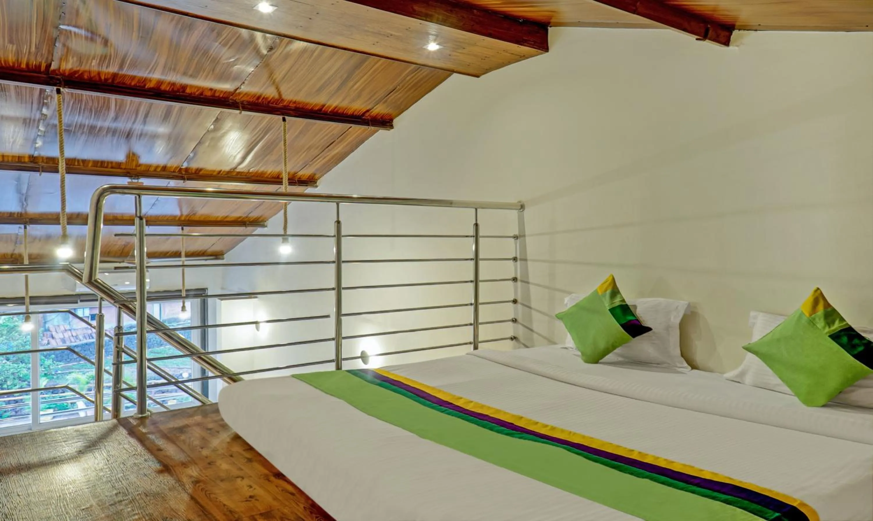 Bed in Hotel Lake Paradise Mahabaleshwar