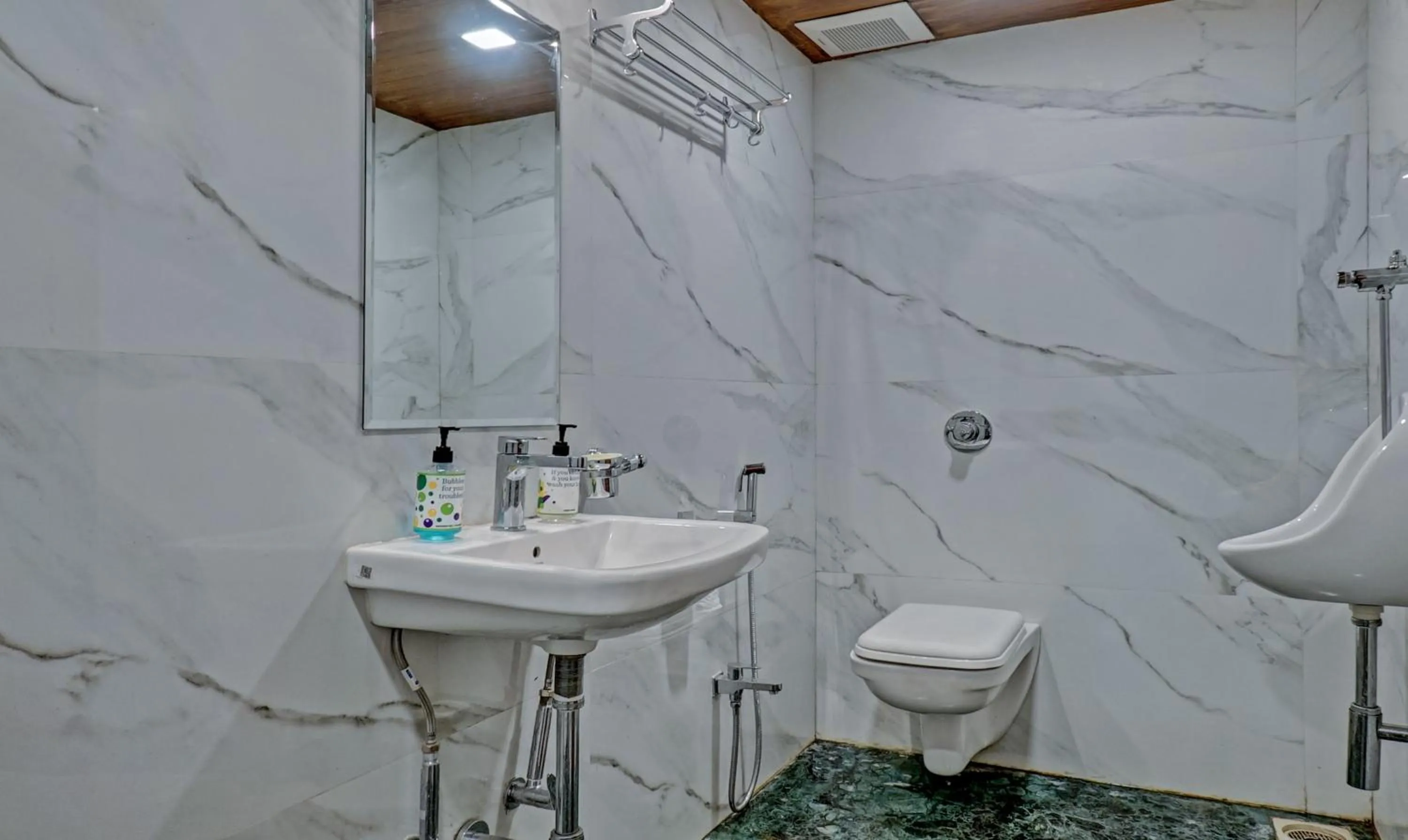 Bathroom in Hotel Lake Paradise Mahabaleshwar