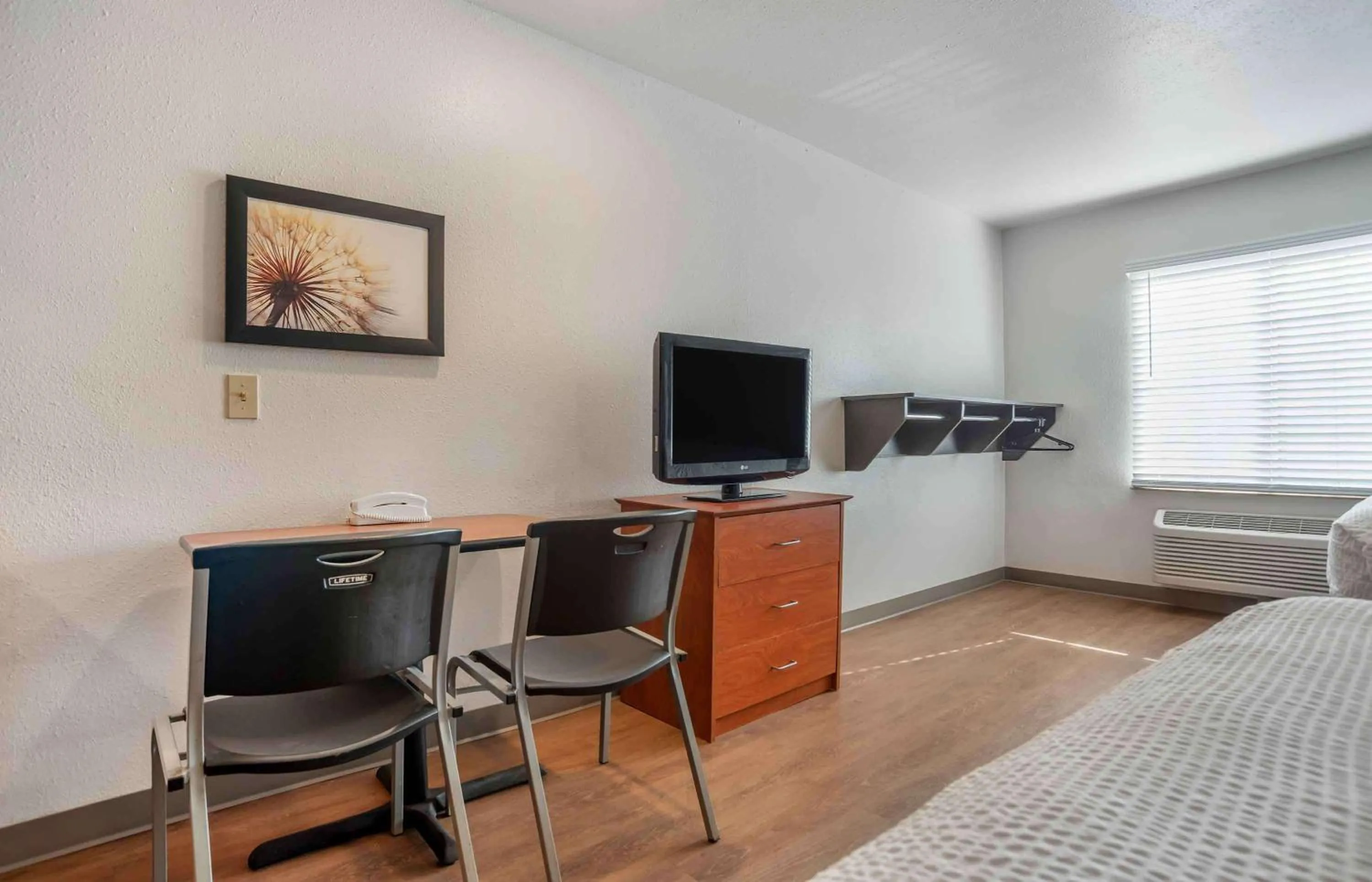 Bedroom, Bed in Extended Stay America Select Suites - Jackson - South