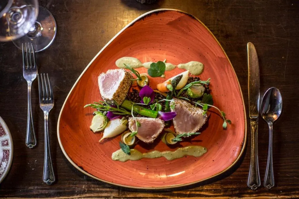 Restaurant/places to eat in Storm Mountain Lodge & Cabins