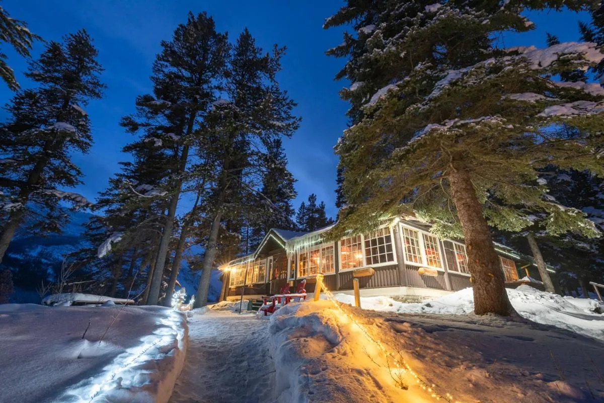 Restaurant/places to eat in Storm Mountain Lodge & Cabins