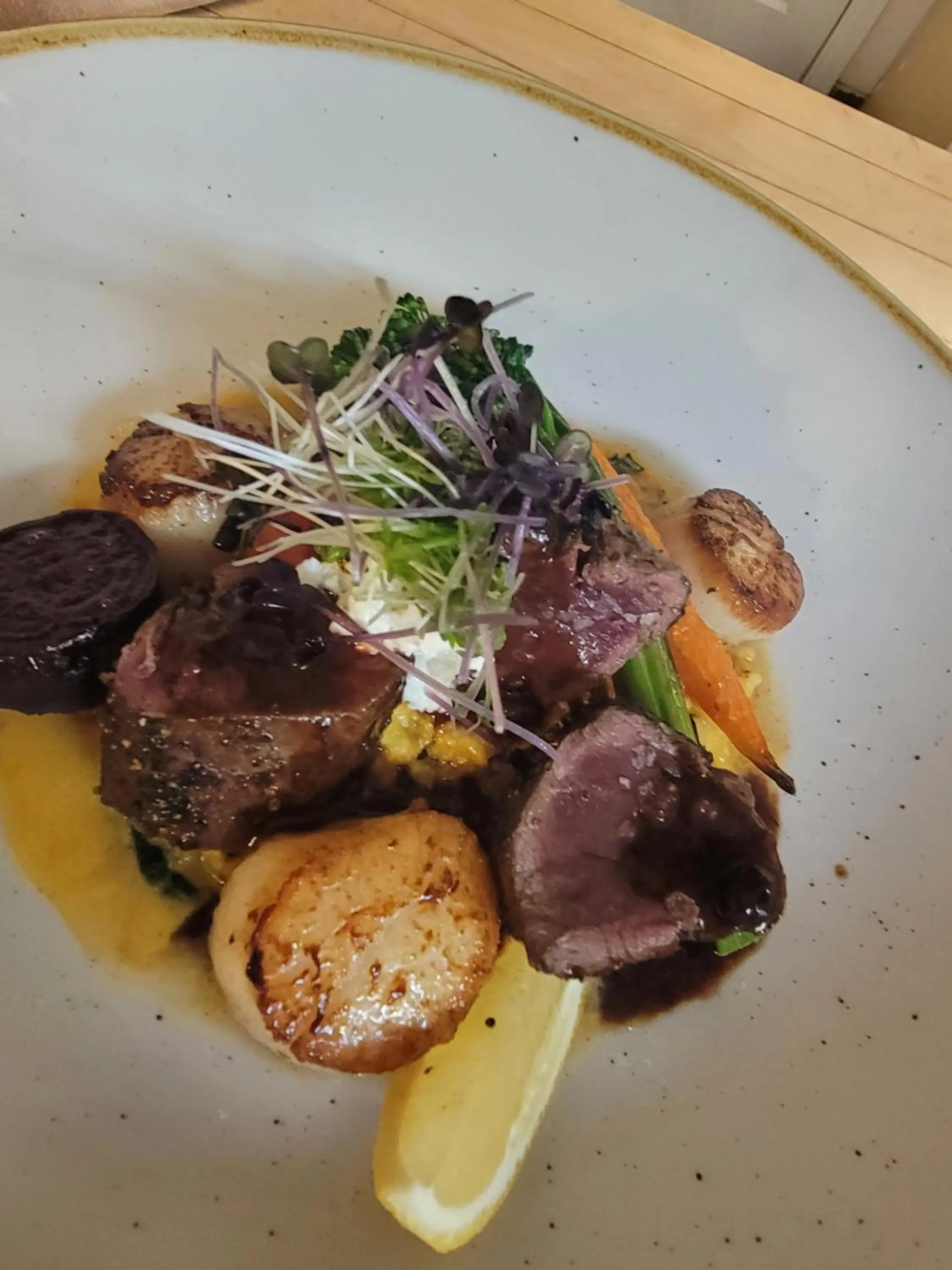 Restaurant/places to eat in Storm Mountain Lodge & Cabins