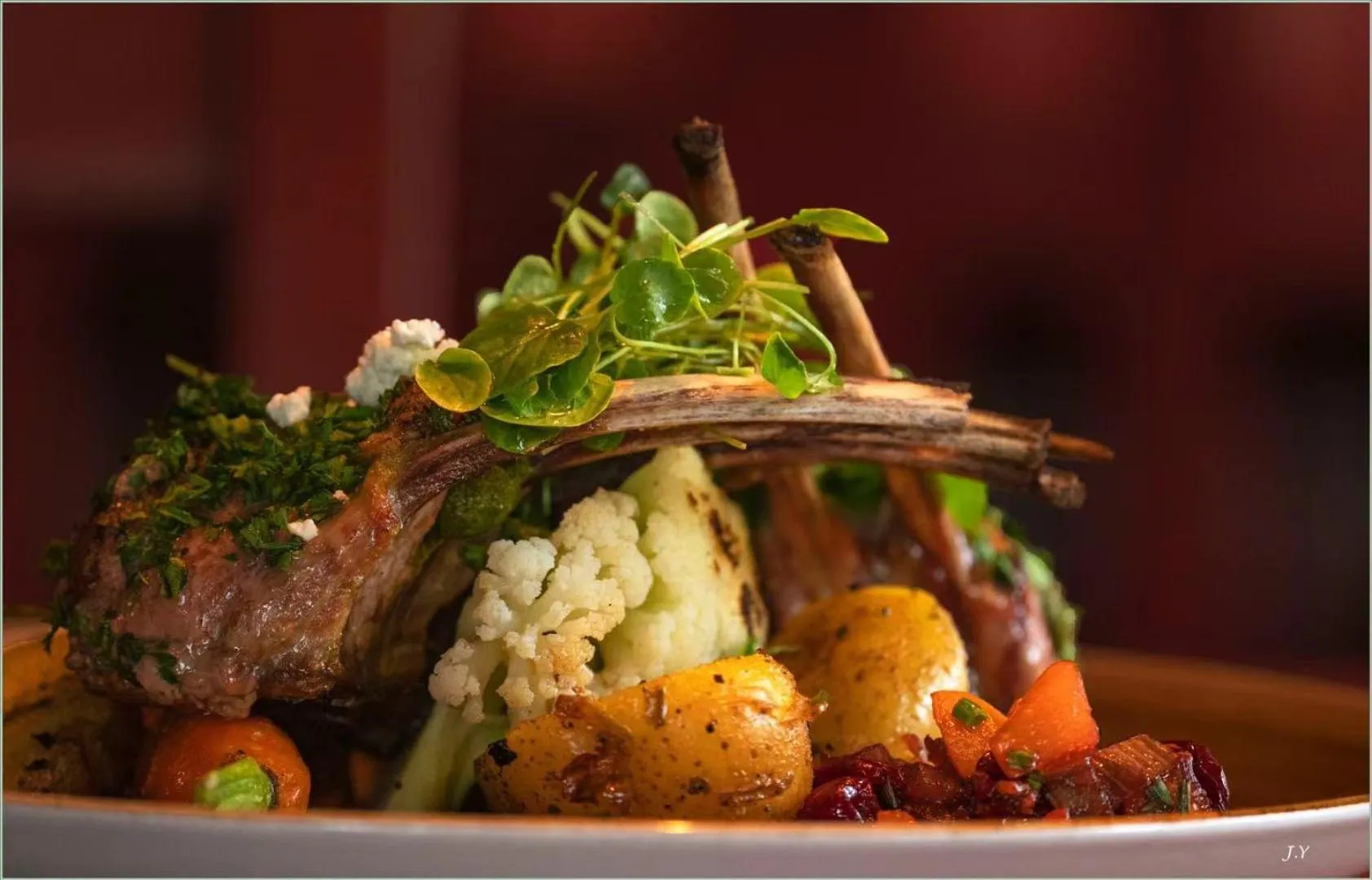 Restaurant/places to eat in Storm Mountain Lodge & Cabins