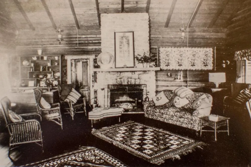 Restaurant/places to eat in Storm Mountain Lodge & Cabins