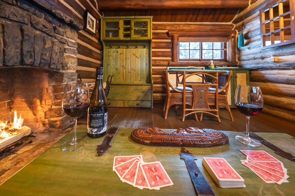 Living room in Storm Mountain Lodge & Cabins