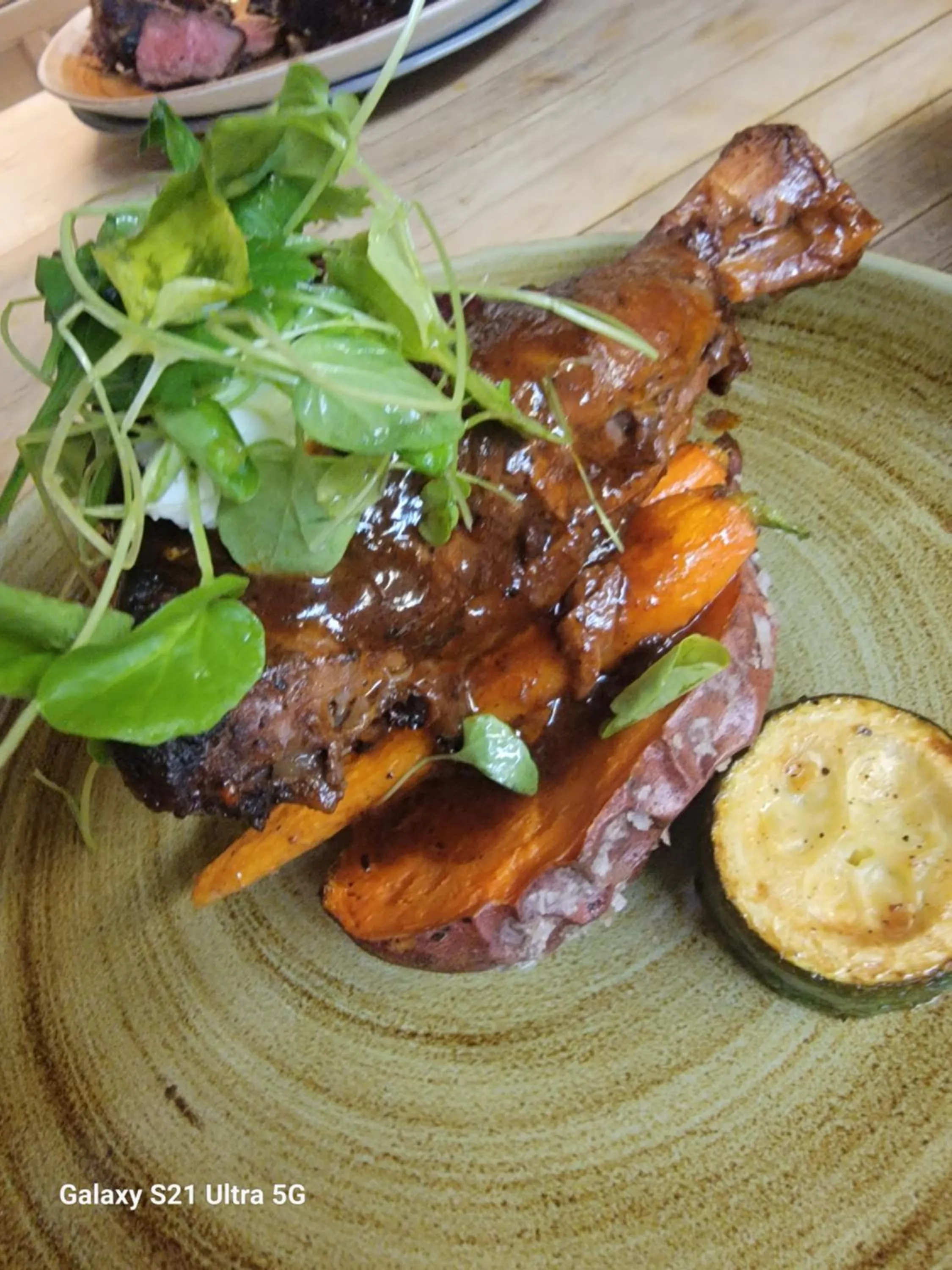 Restaurant/places to eat in Storm Mountain Lodge & Cabins