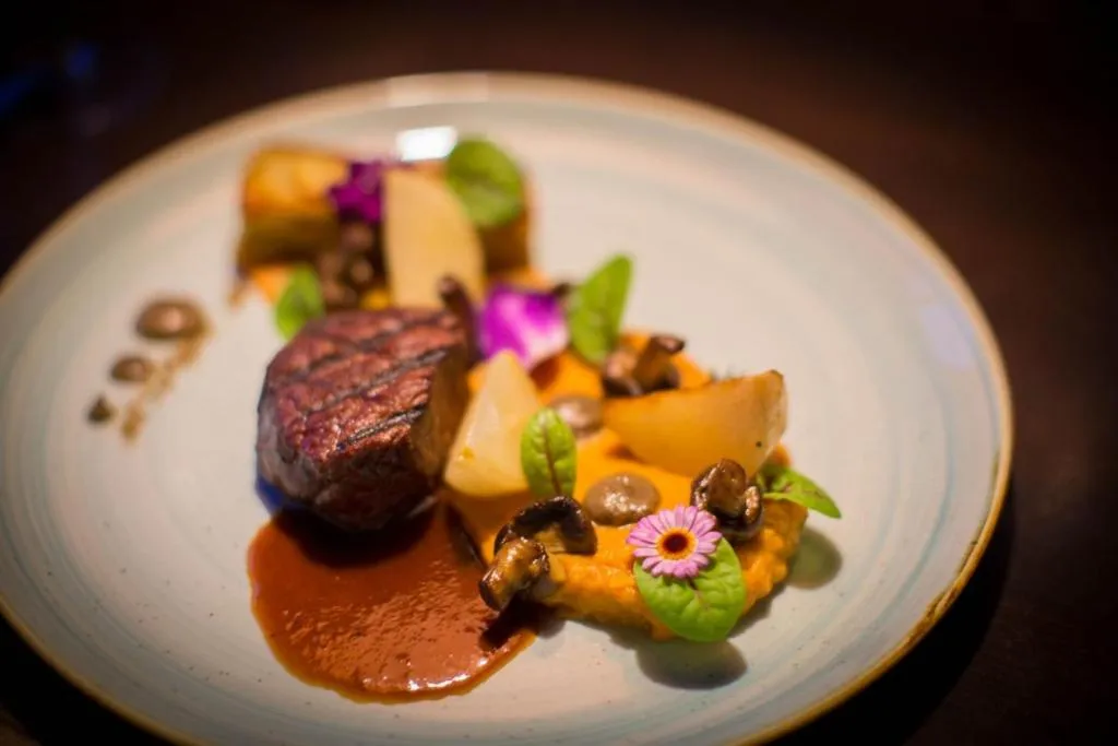 Restaurant/places to eat in Storm Mountain Lodge & Cabins