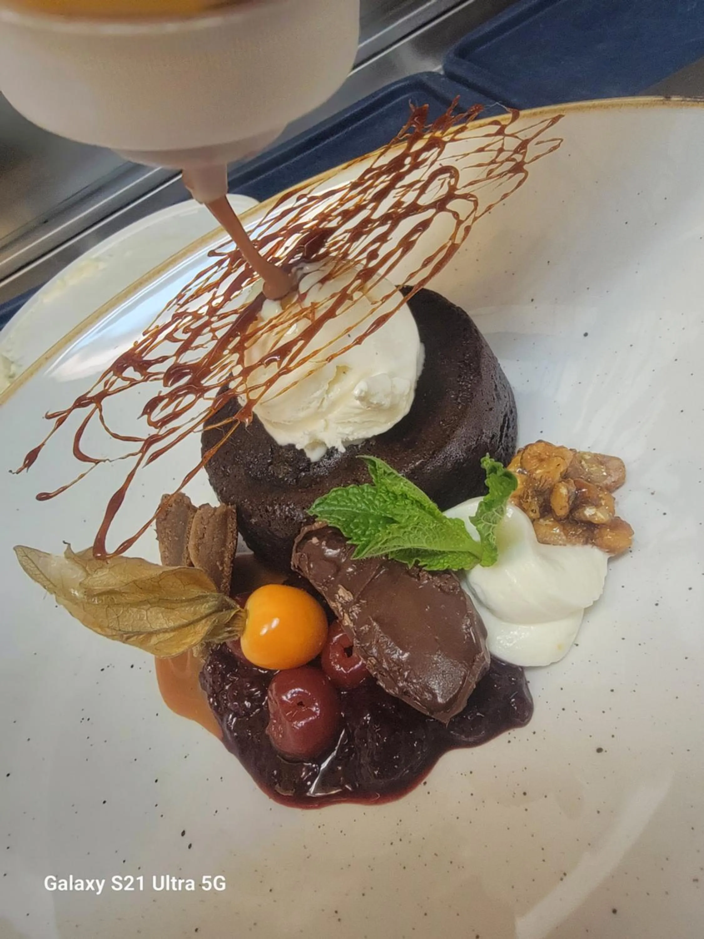 Restaurant/places to eat in Storm Mountain Lodge & Cabins