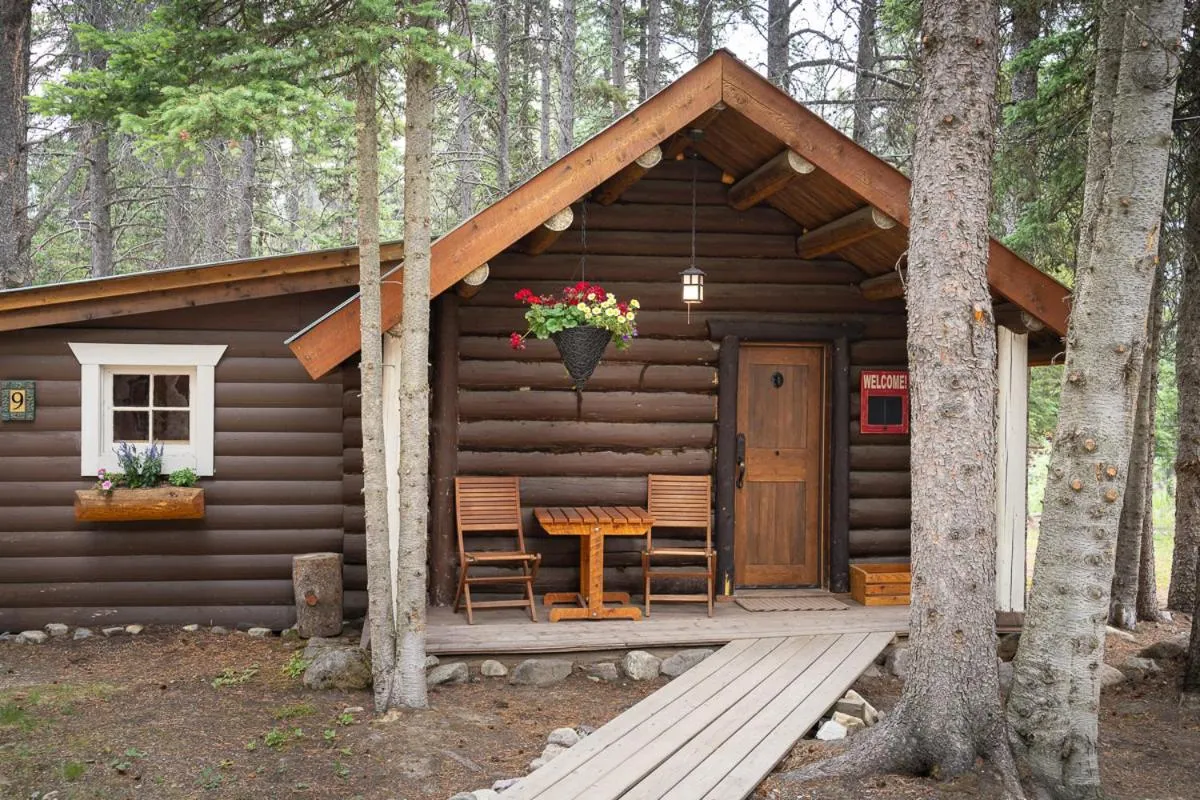 Property building in Storm Mountain Lodge & Cabins