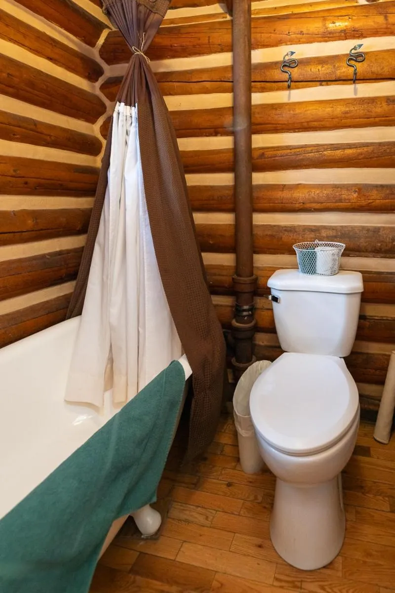 Toilet in Storm Mountain Lodge & Cabins