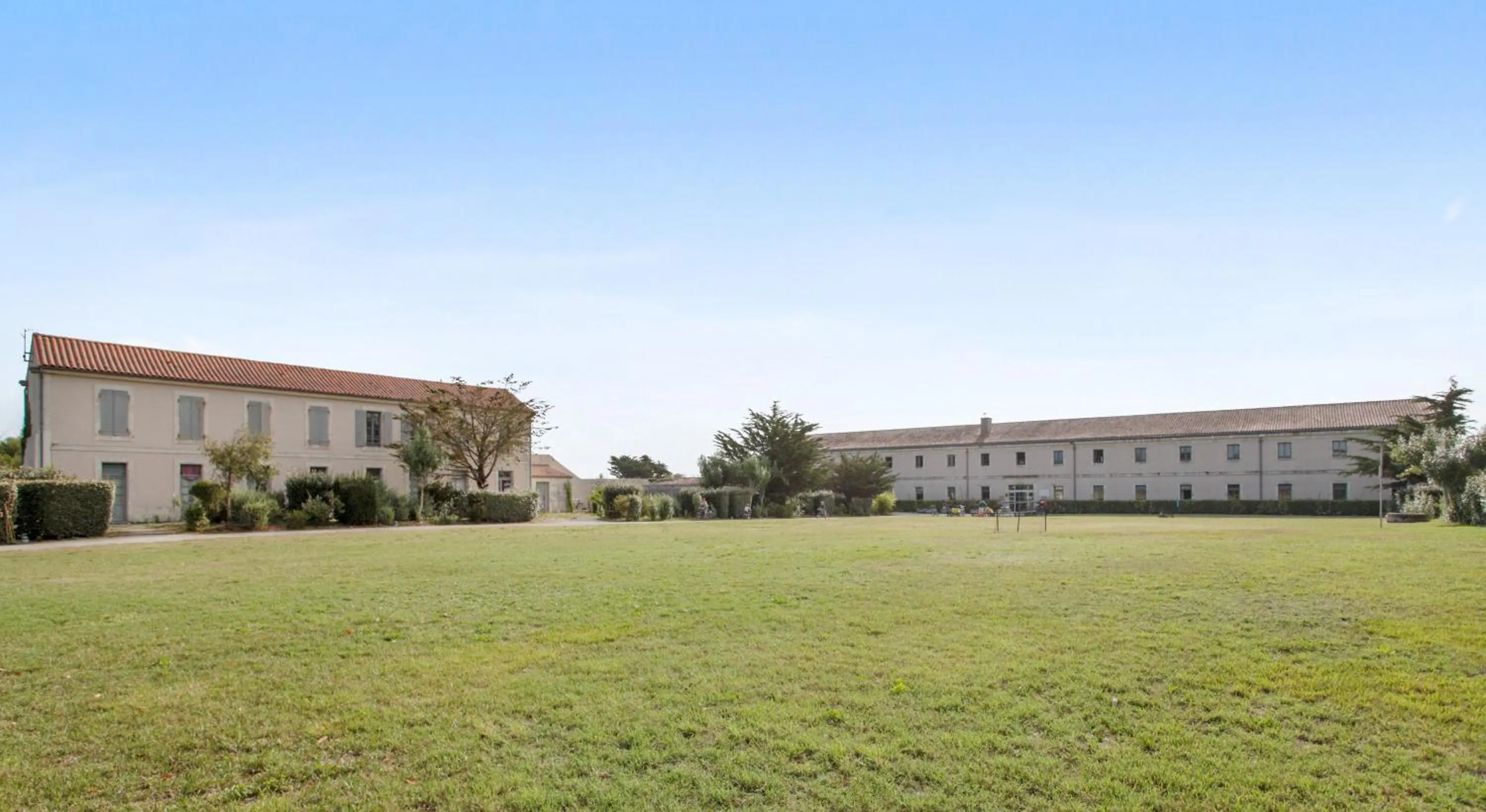 Property building in Résidence Pierre & Vacances Le Fort de la Rade