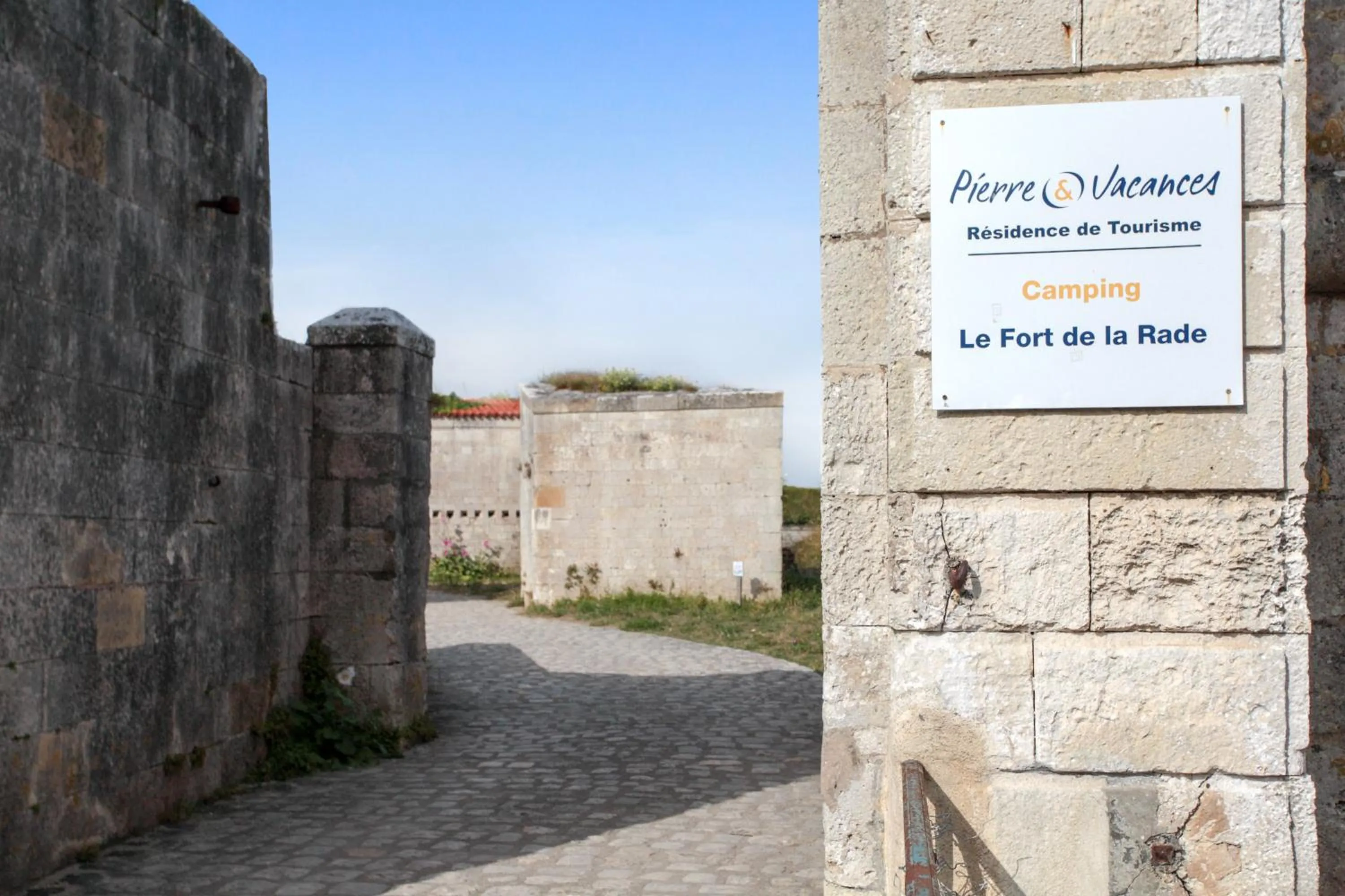 Facade/entrance in Résidence Pierre & Vacances Le Fort de la Rade