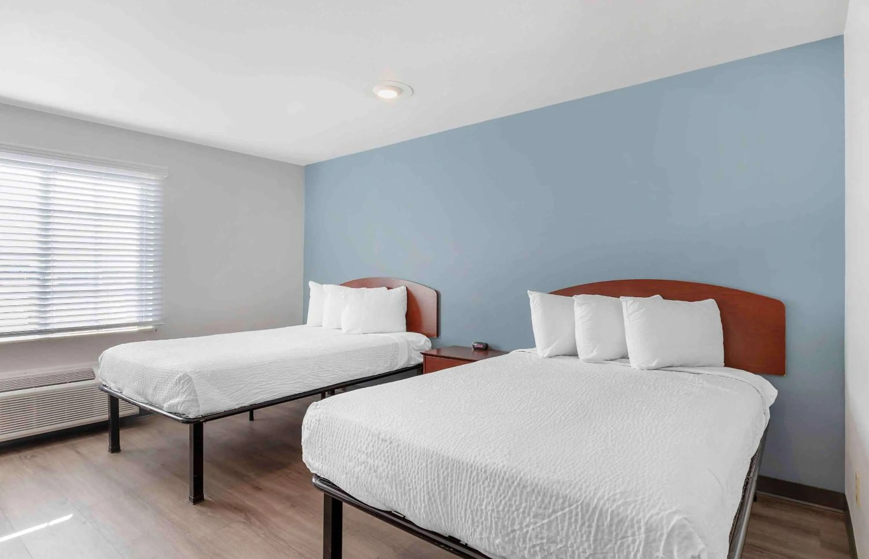 Bedroom, Bed in Extended Stay America Select Suites - Omaha - Southwest