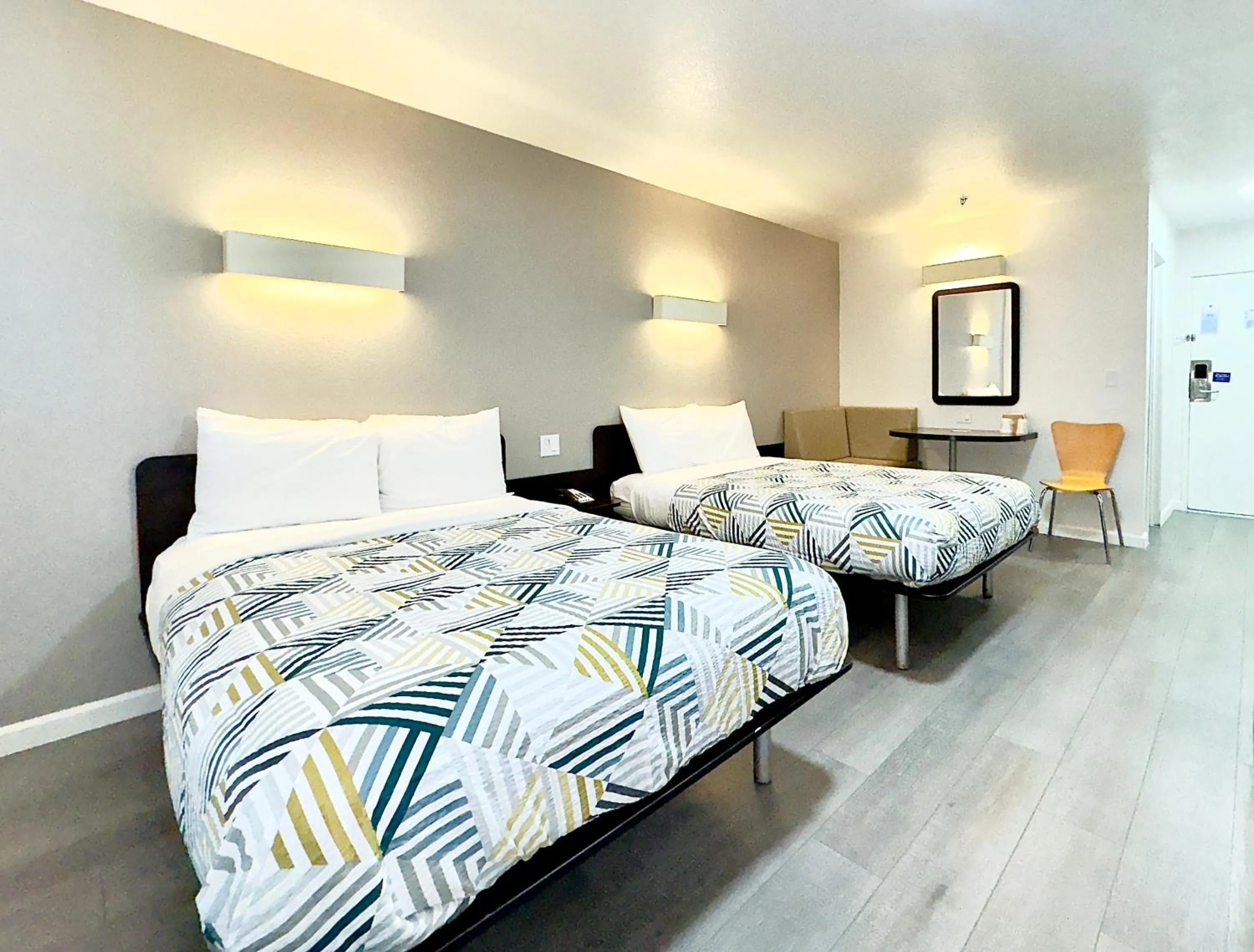 TV and multimedia, Bed in Motel 6 Dallas - Fair Park