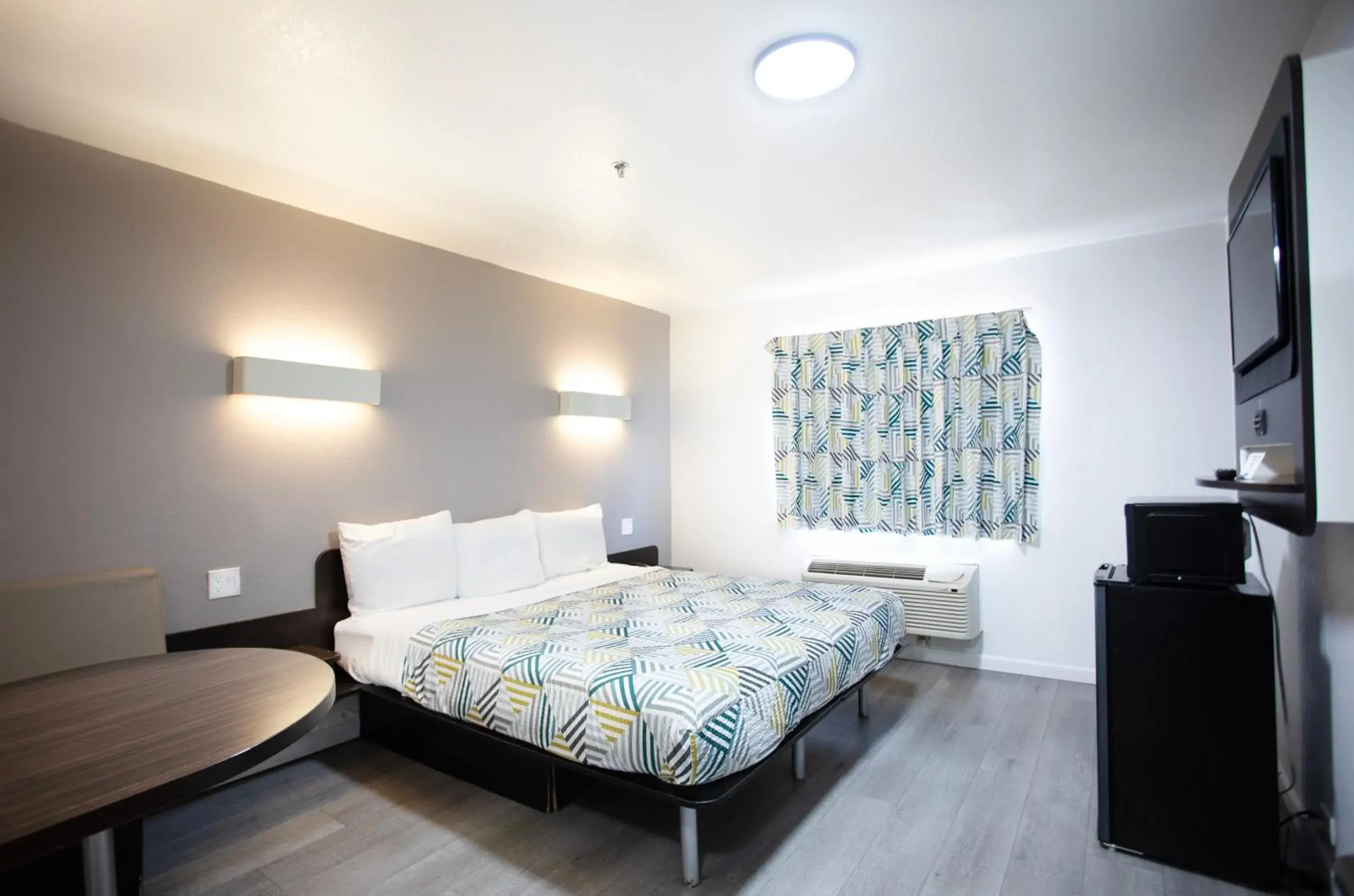 Deluxe Queen Room - Non-Smoking in Motel 6 Dallas - Fair Park Deluxe Queen Room - Non-Smoking in Motel 6 Dallas - Fair Park