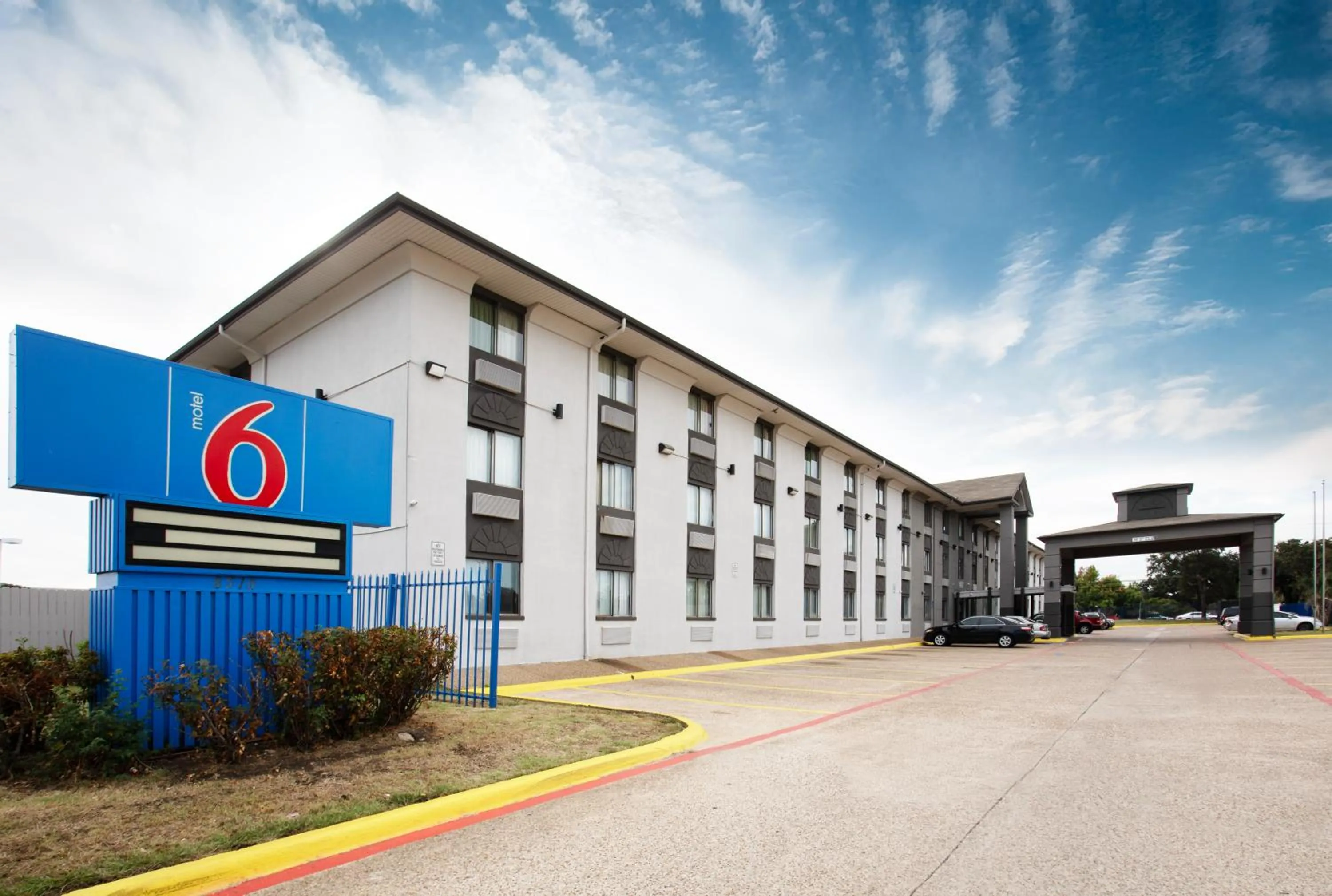 Property building in Motel 6 Dallas - Fair Park