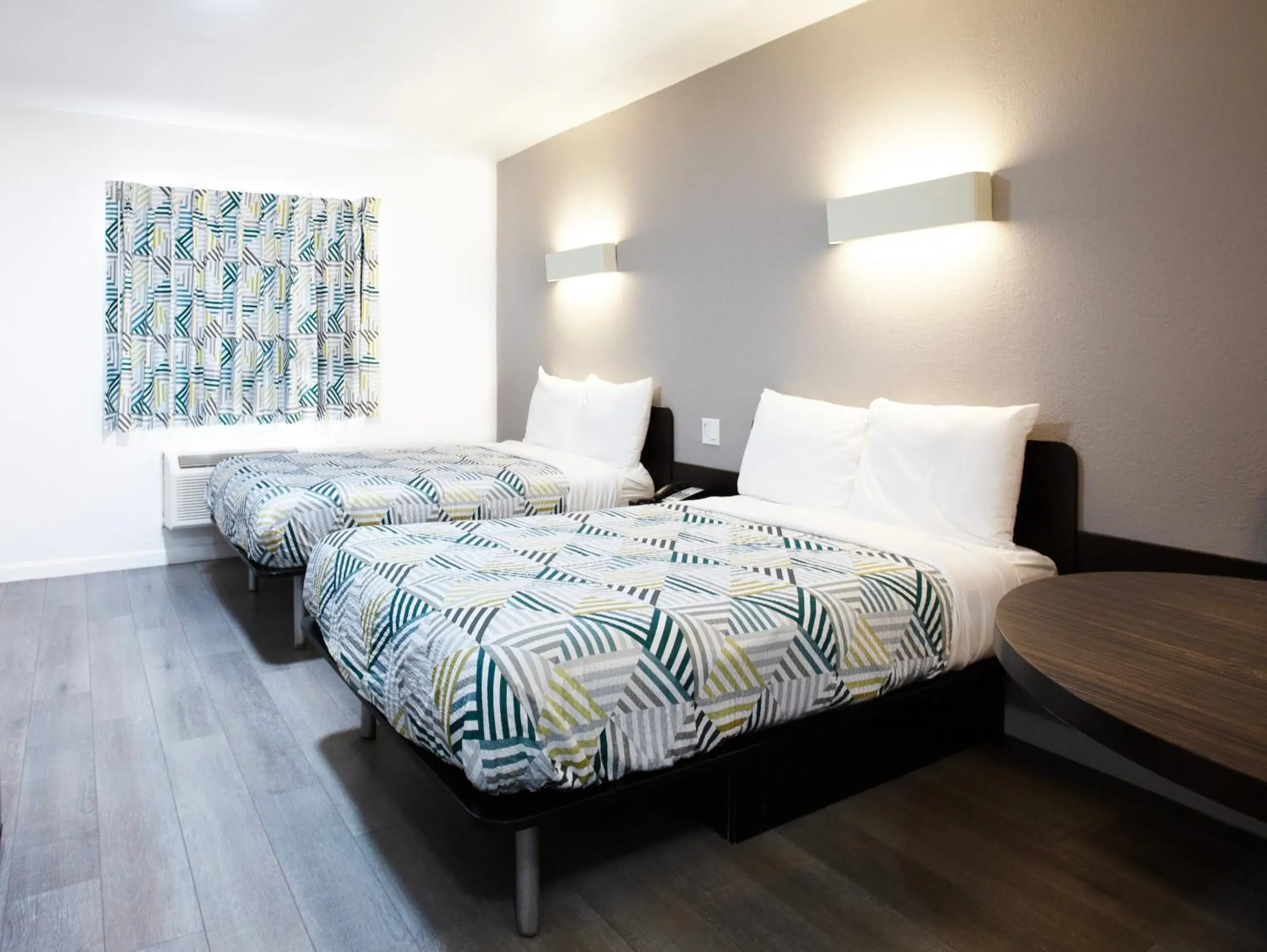 Quadruple Room - Non-Smoking in Motel 6 Dallas - Fair Park Quadruple Room - Non-Smoking in Motel 6 Dallas - Fair Park