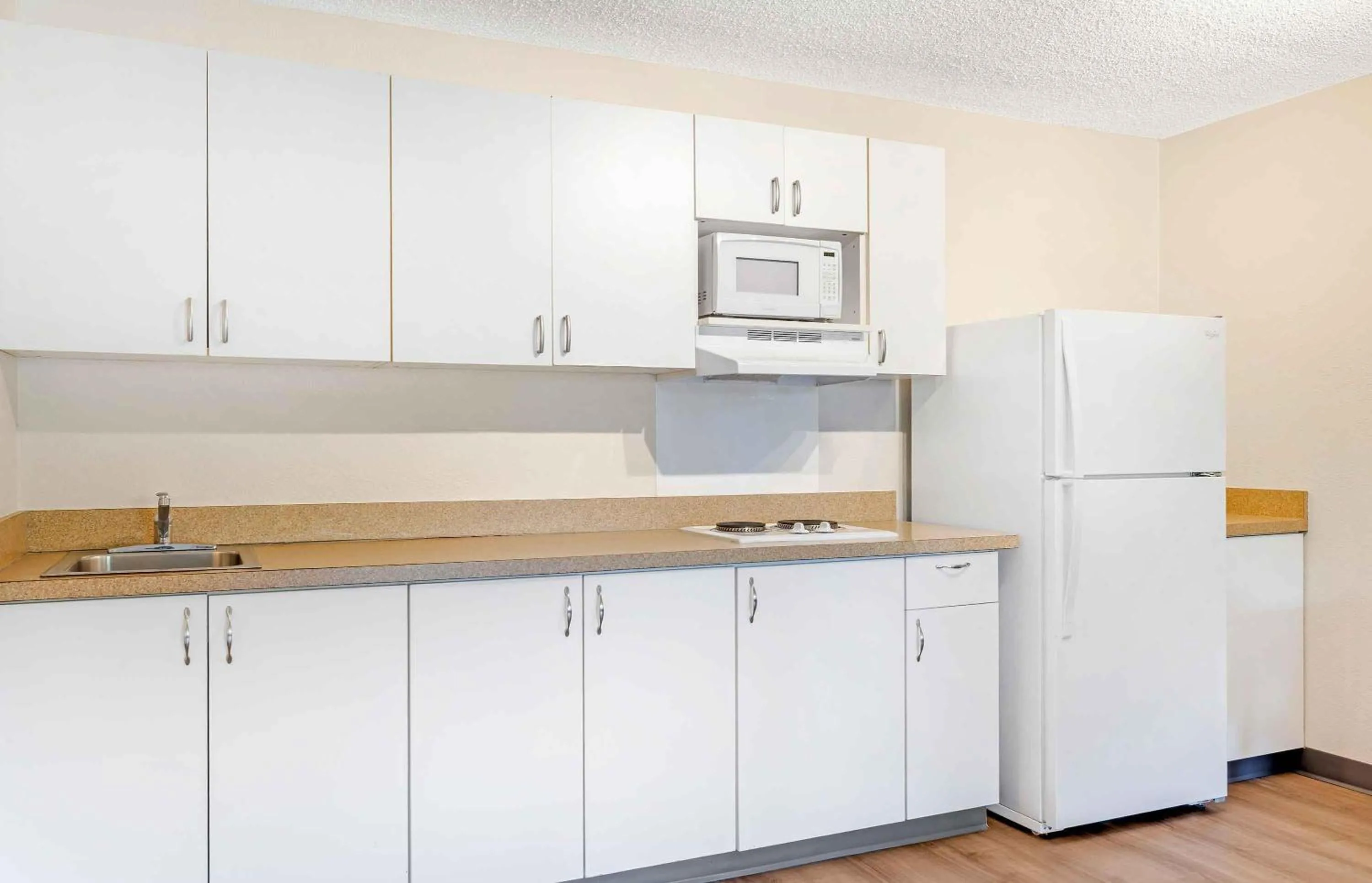 Kitchen or kitchenette in Extended Stay America Suites - San Diego - Carlsbad Village by the Sea