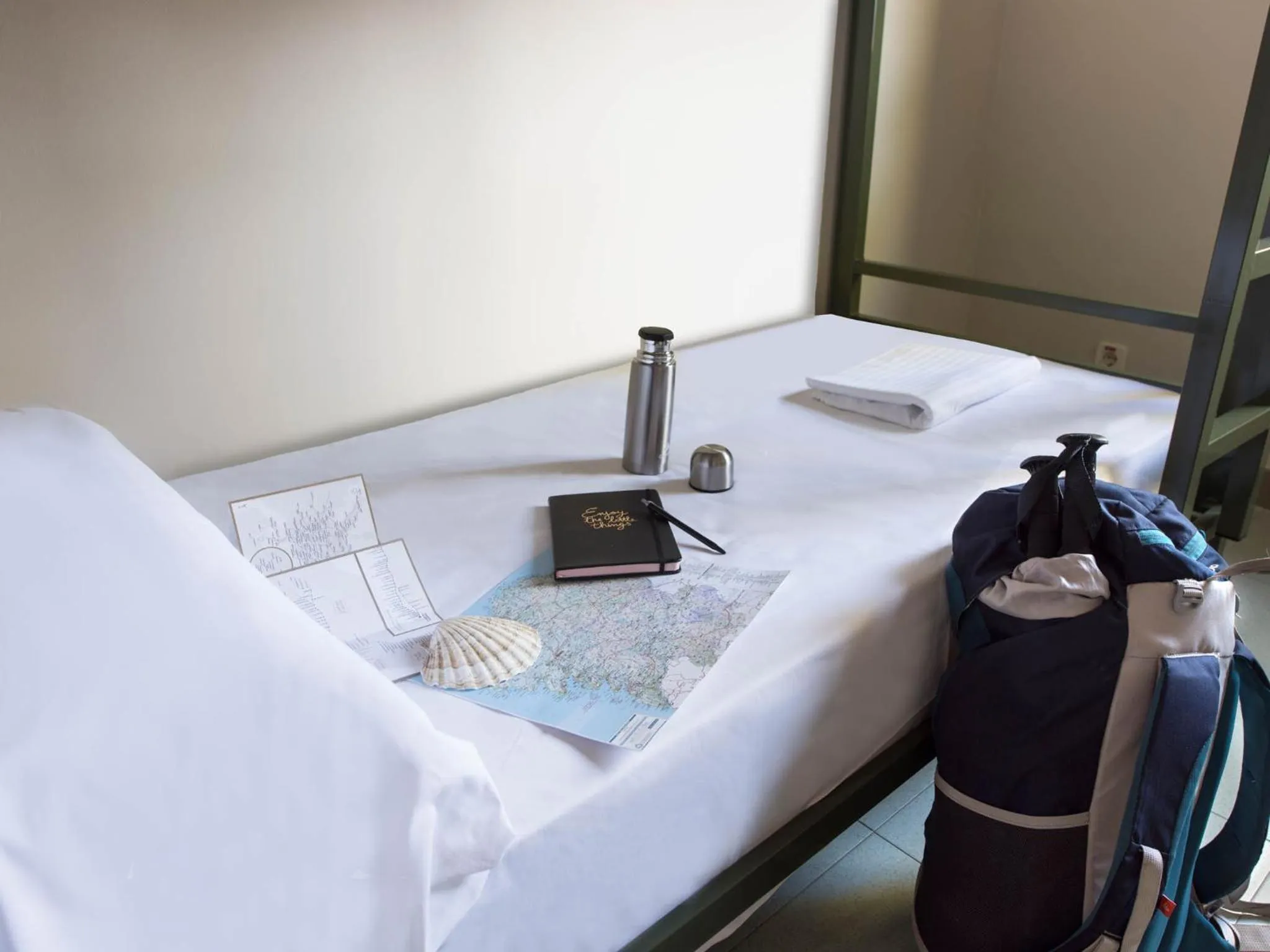 bunk bed in Albergue Monte Do Gozo