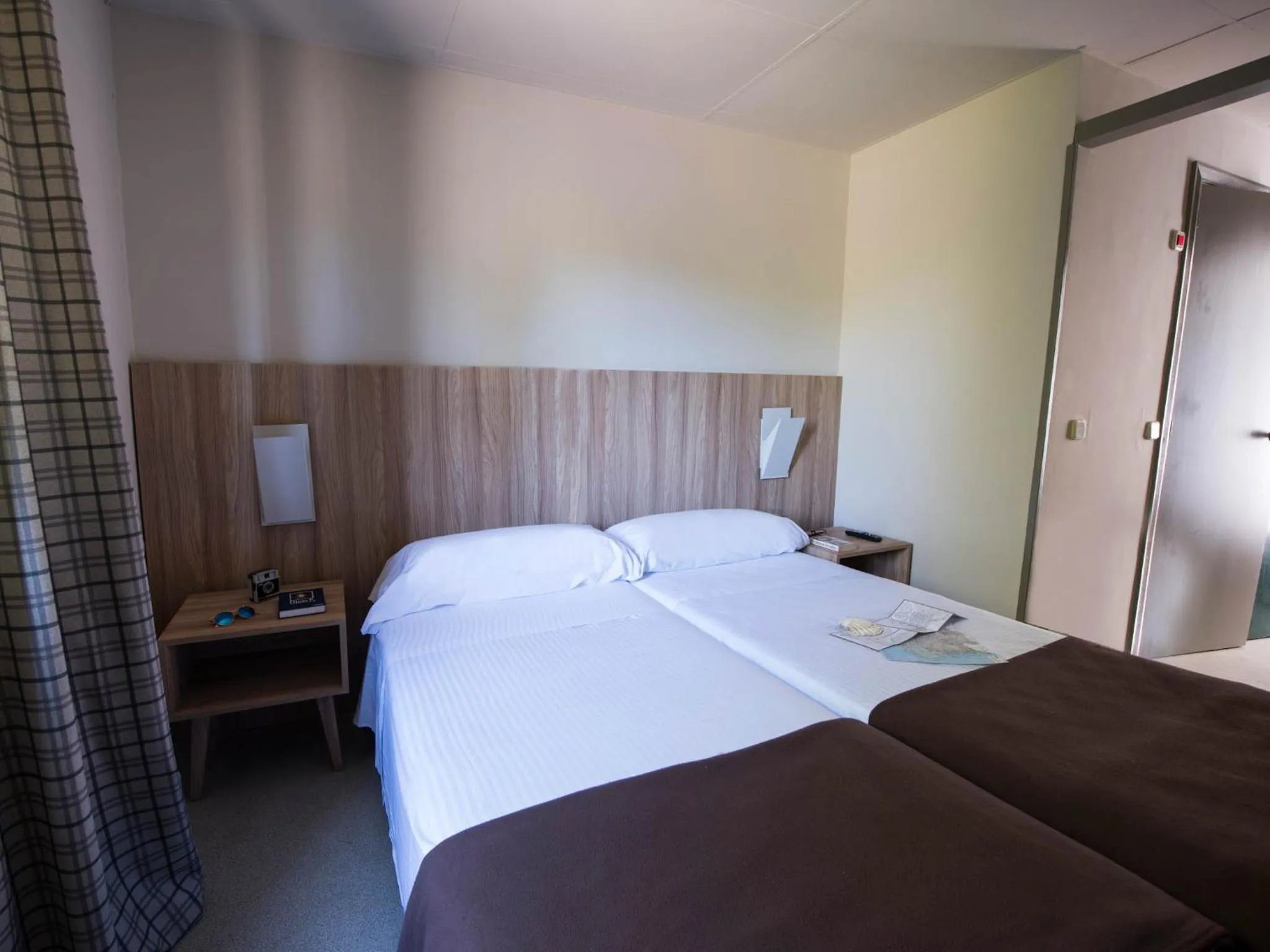 Bedroom, Bed in Albergue Monte Do Gozo