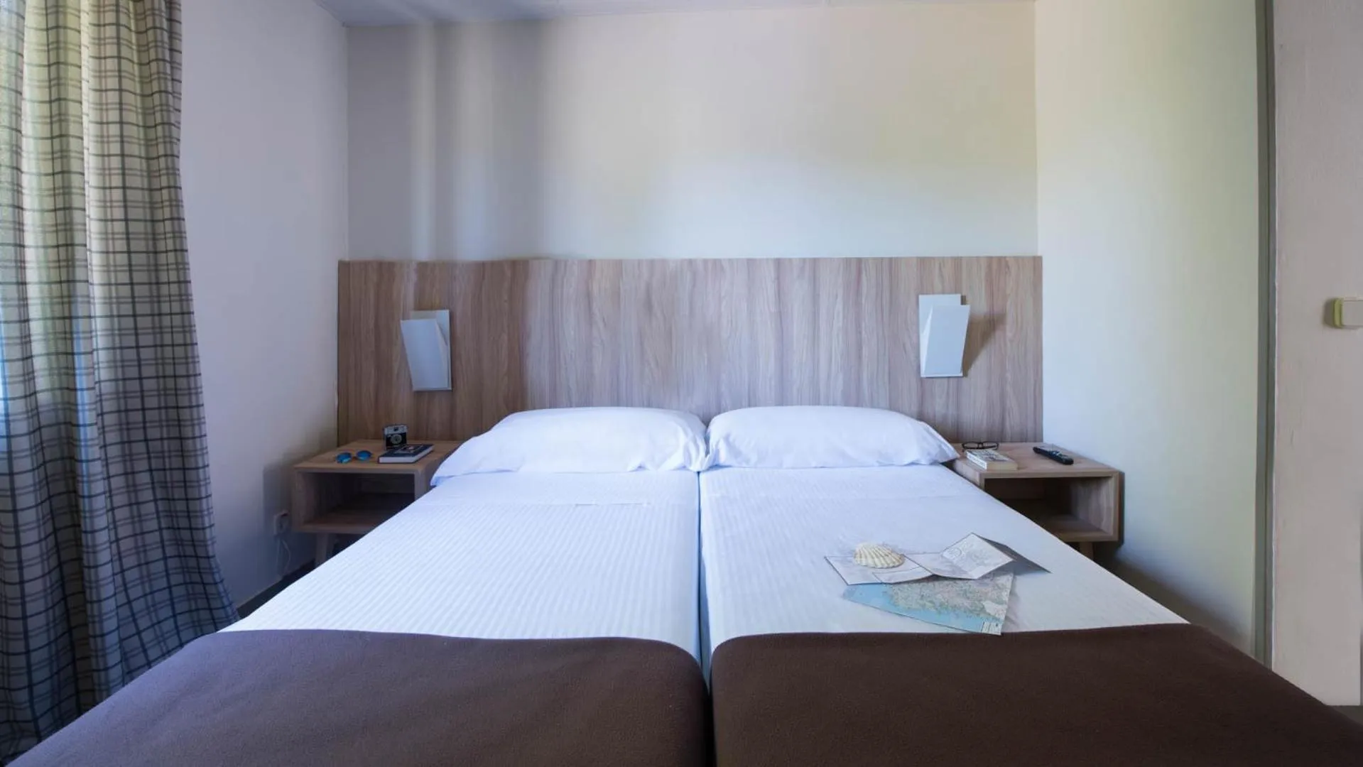 Bed in Albergue Monte Do Gozo