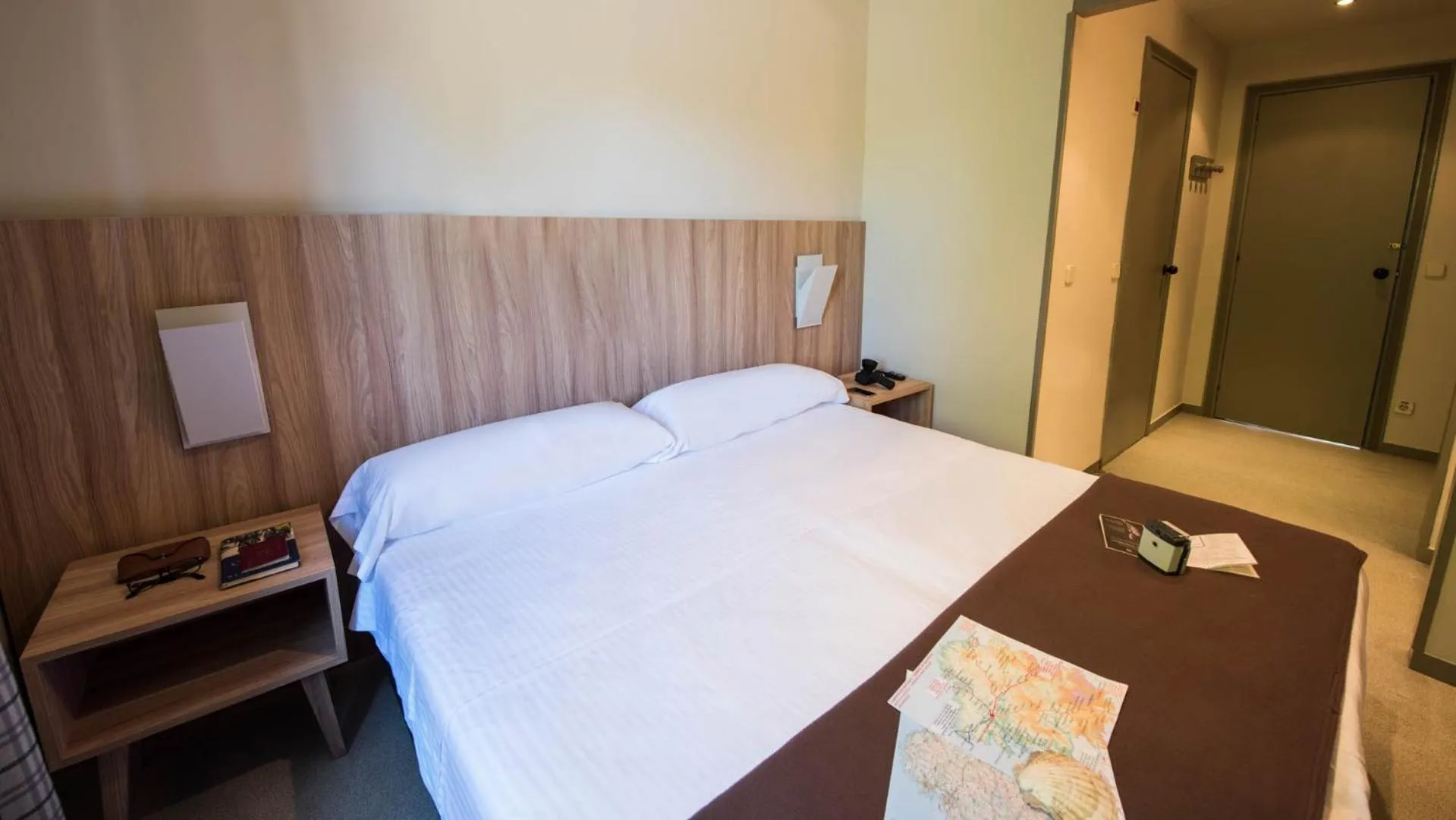 Bed in Albergue Monte Do Gozo