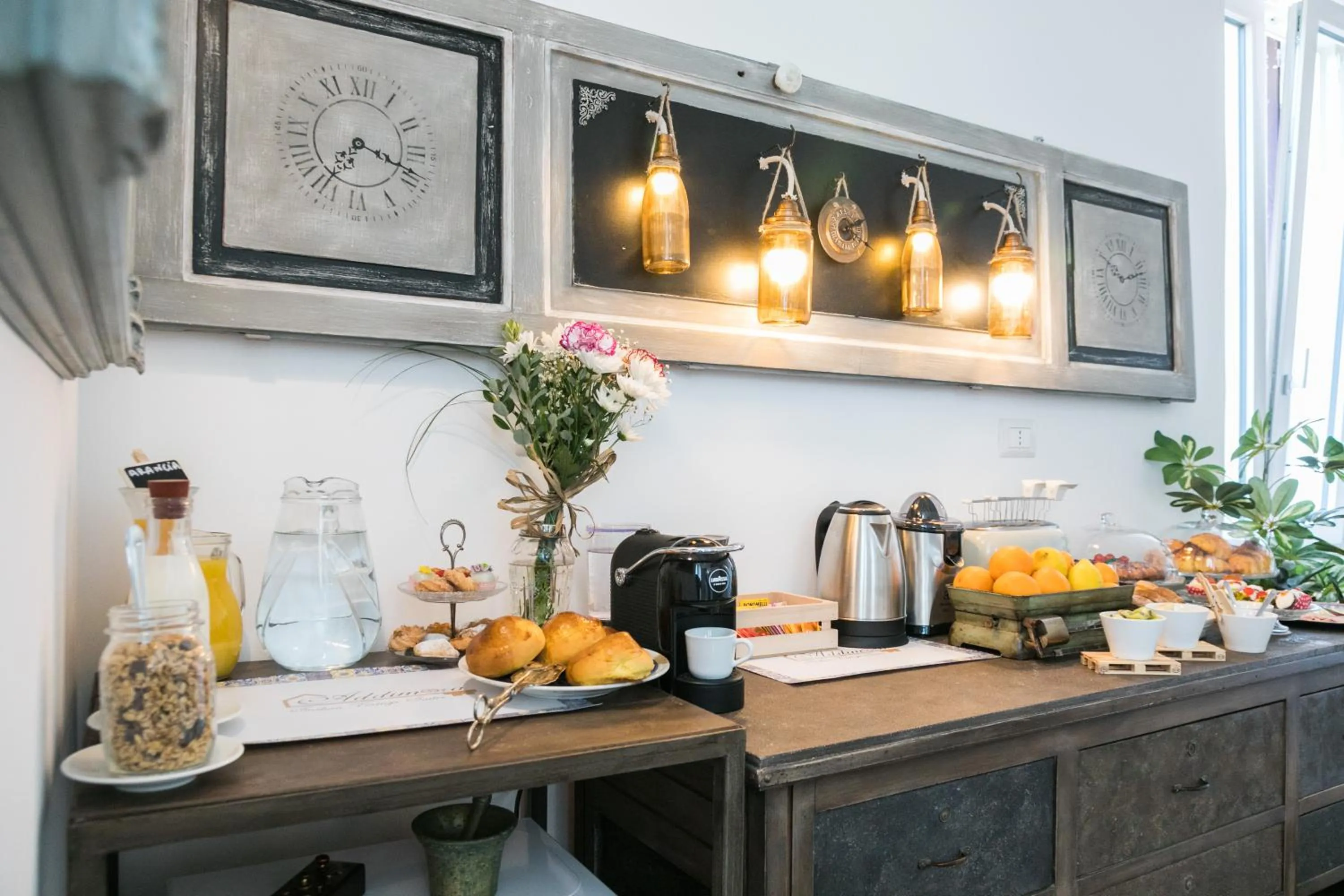 Coffee/tea facilities in Addimora Boutique Suites