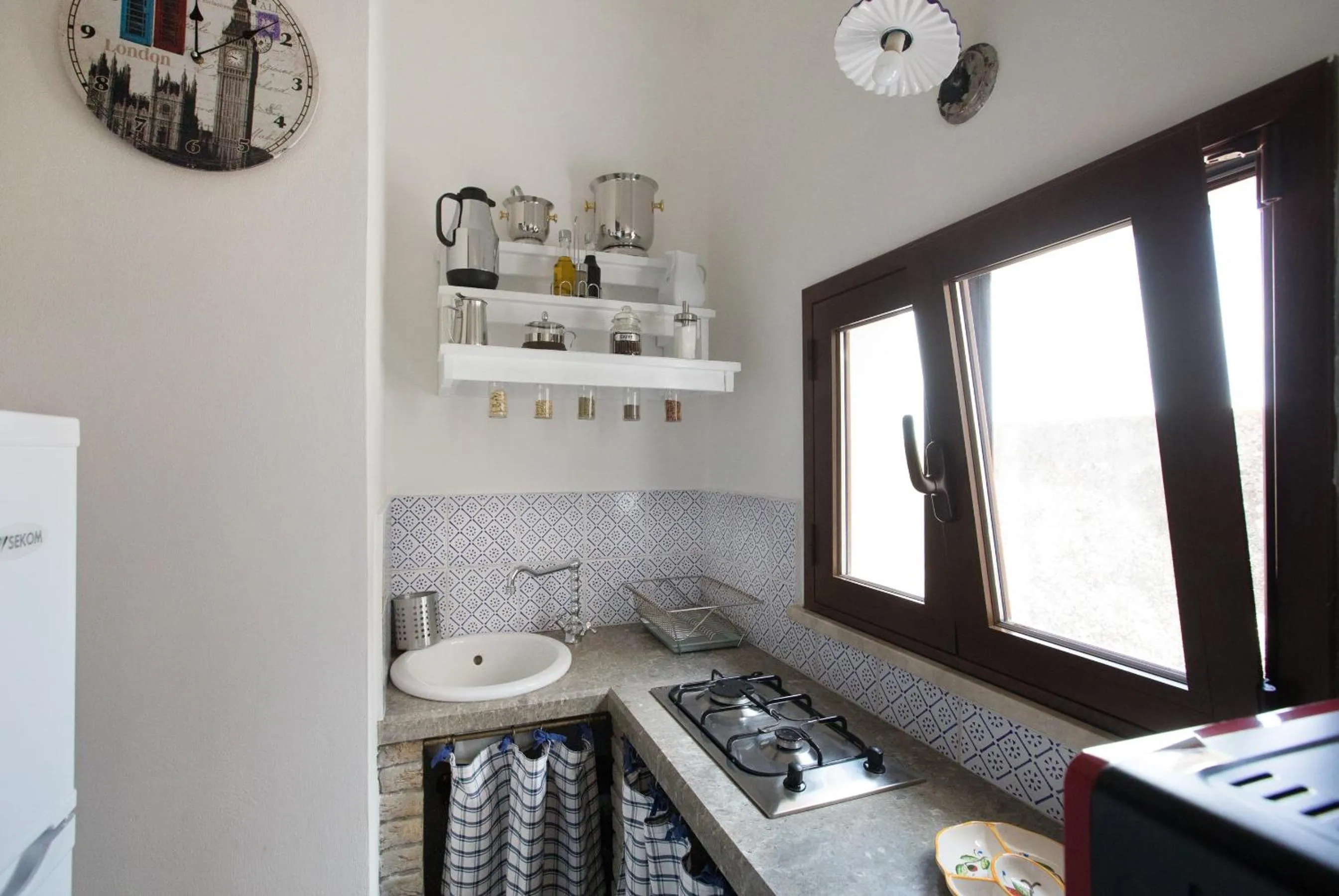 Communal kitchen in Bella Vista b&b