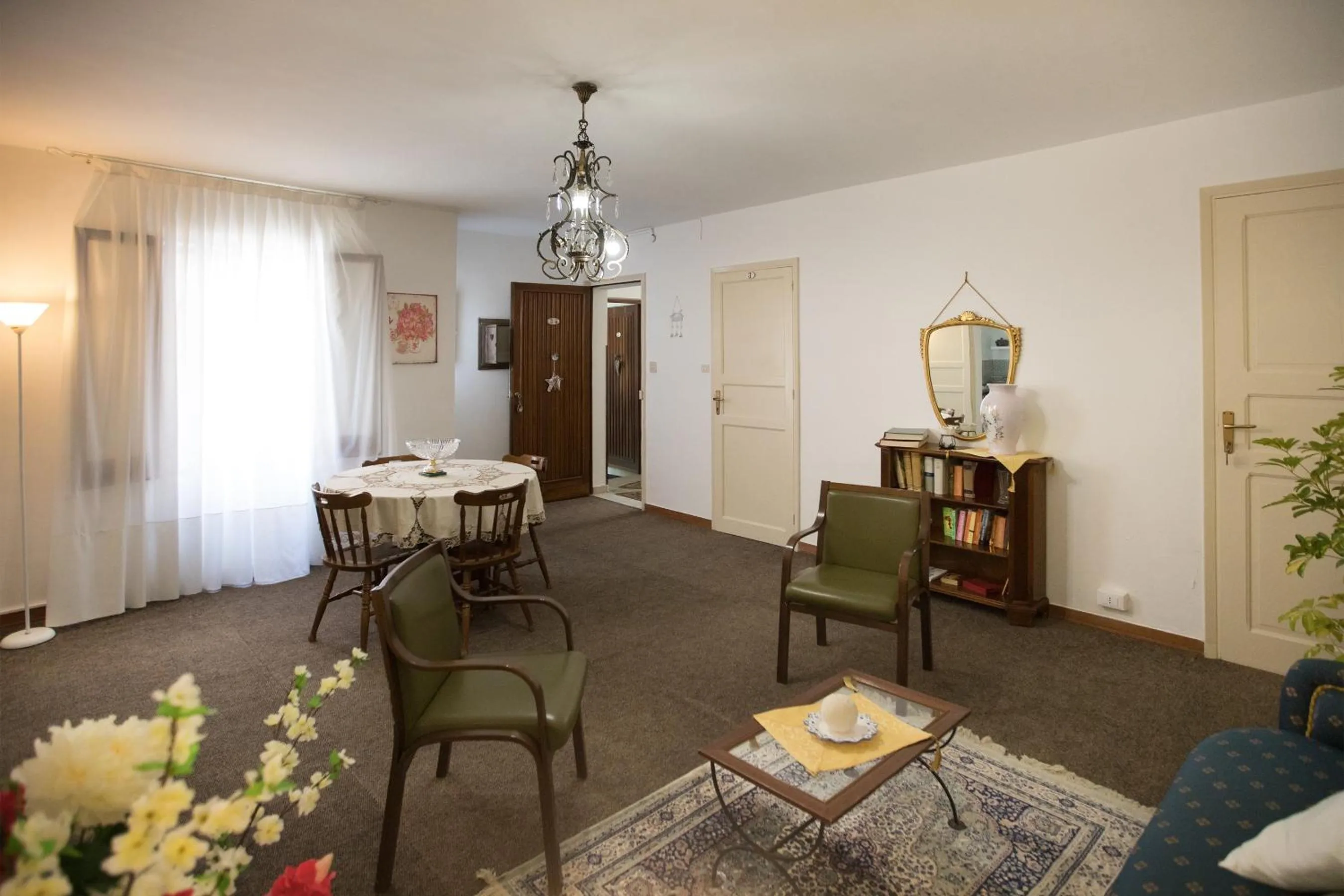 Communal lounge/ TV room in Bella Vista b&b