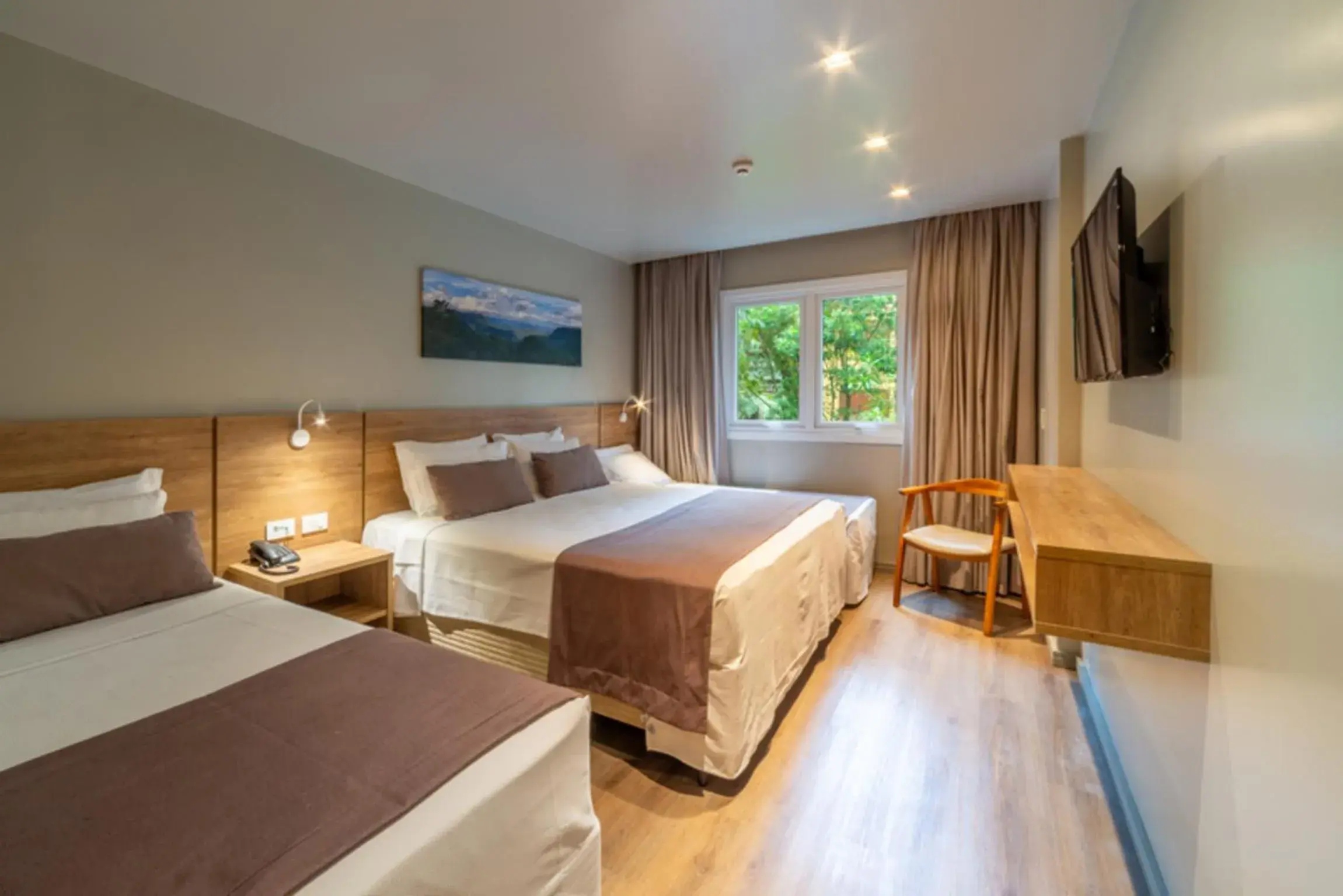 Luxury Quadruple Room in Hotel Laghetto Fratello Luxury Quadruple Room in Hotel Laghetto Fratello