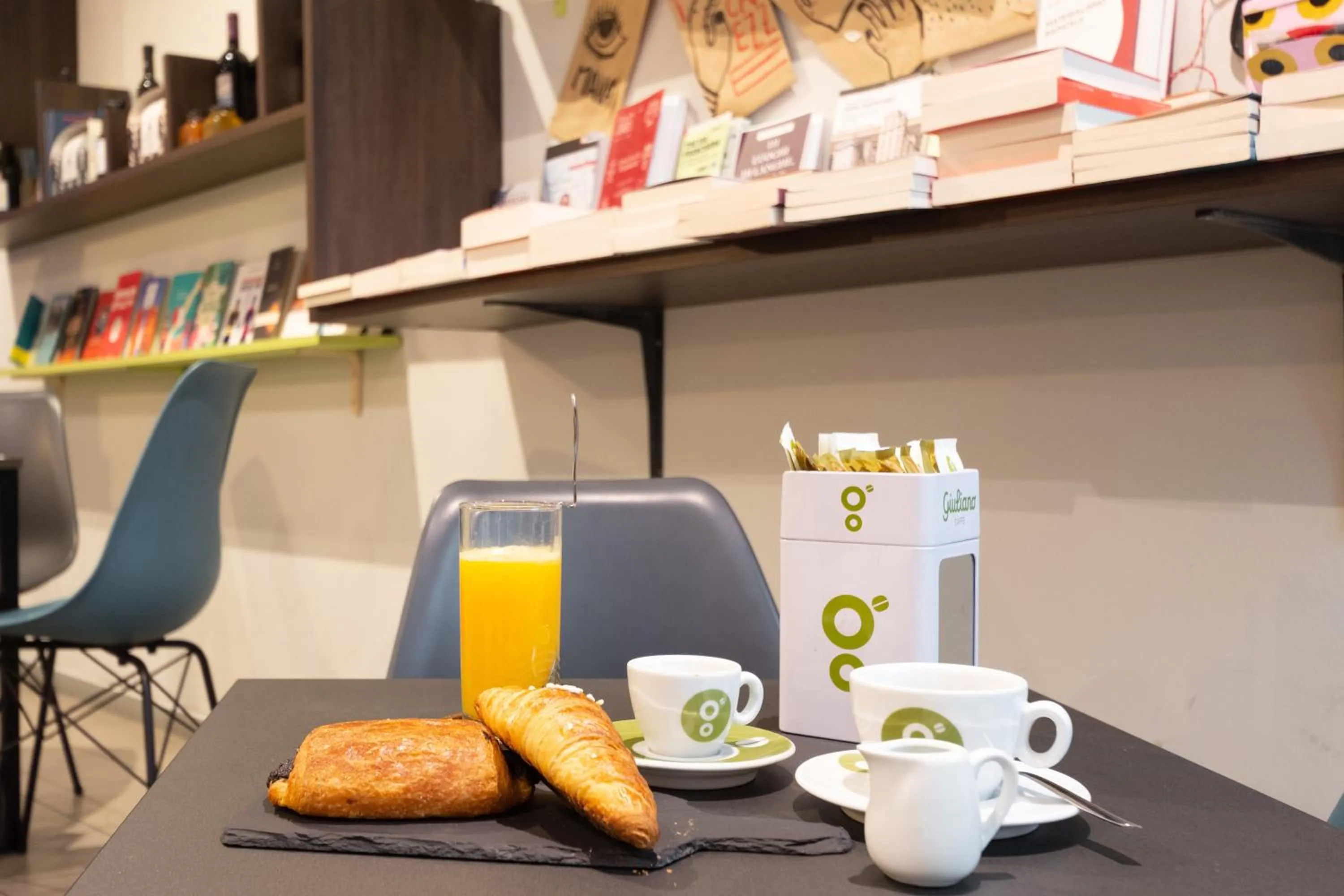 Italian breakfast in Le petit coeur de la ville