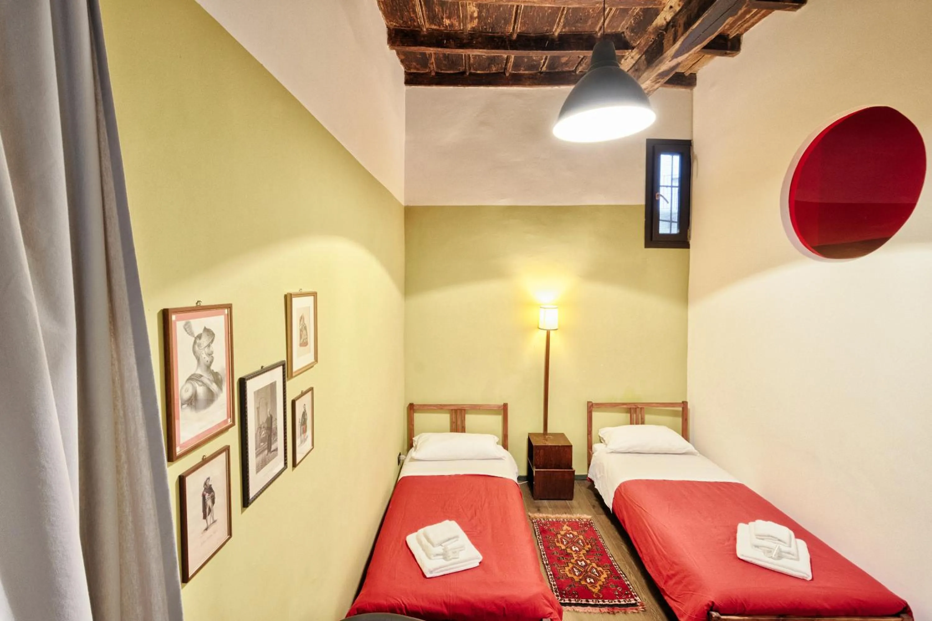 Photo of the whole room, Bed in Le petit coeur de la ville