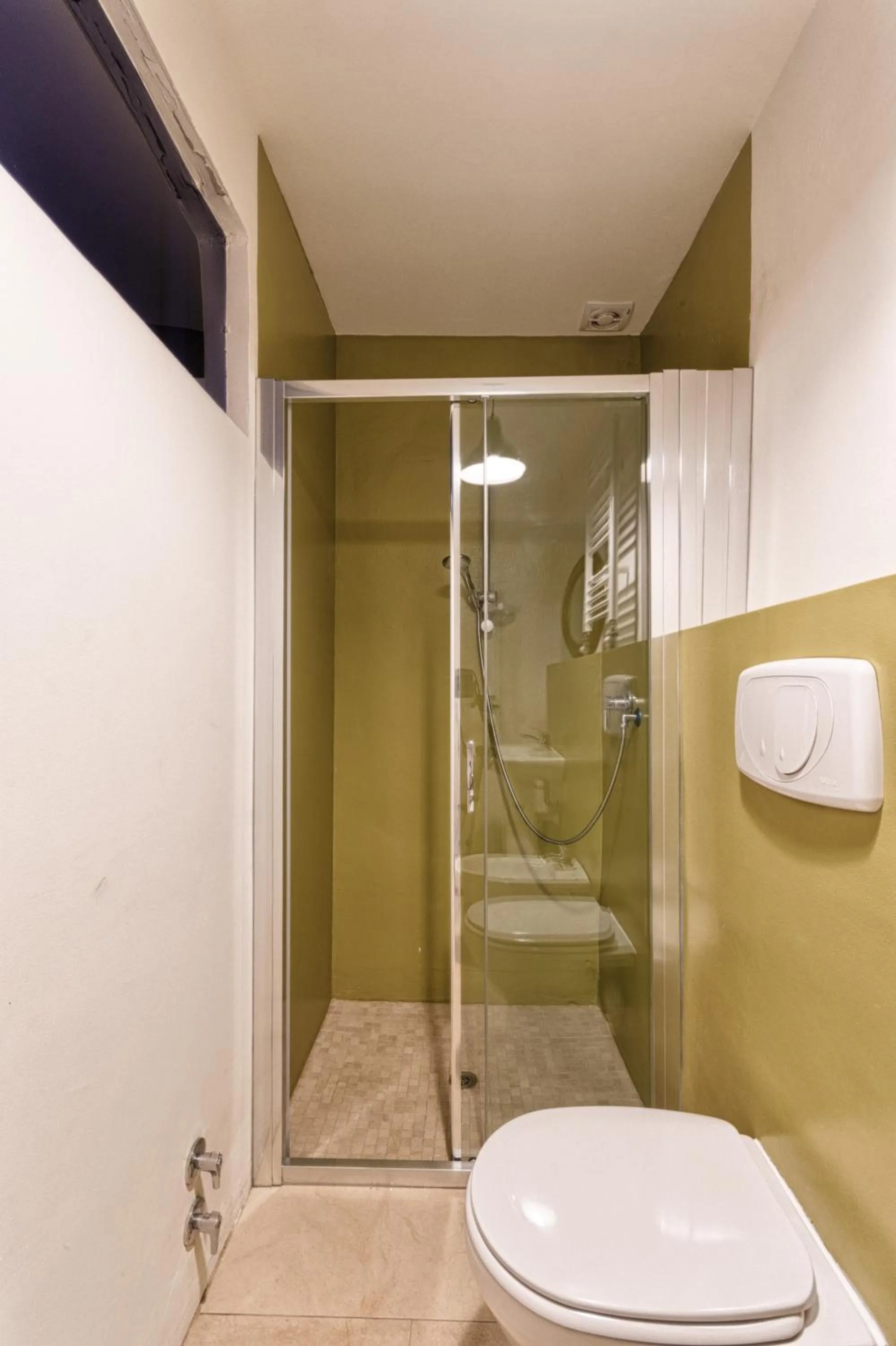 Shower in Le petit coeur de la ville