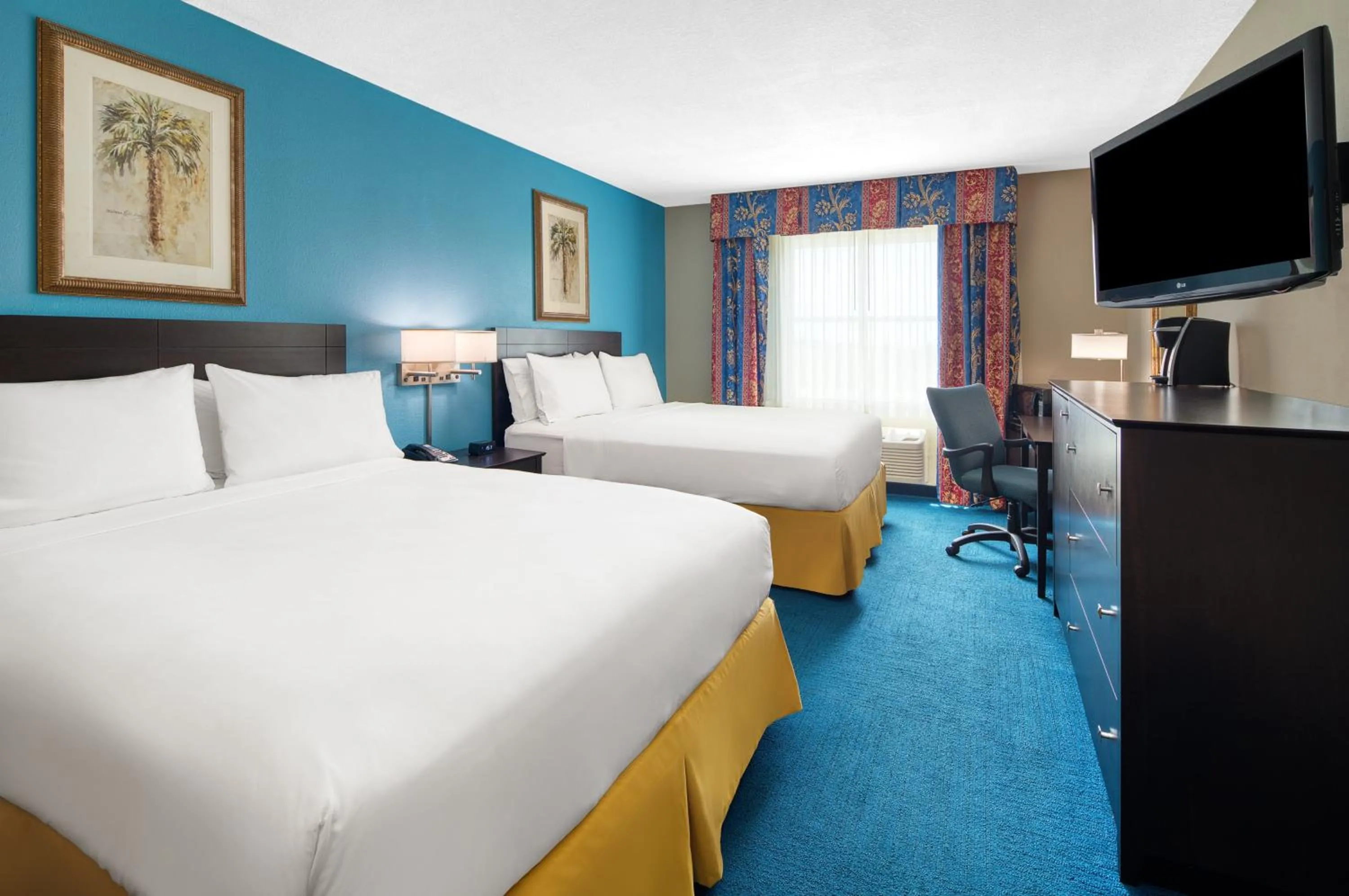 Photo of the whole room, Bed in Holiday Inn Express & Suites Miami Kendall by IHG