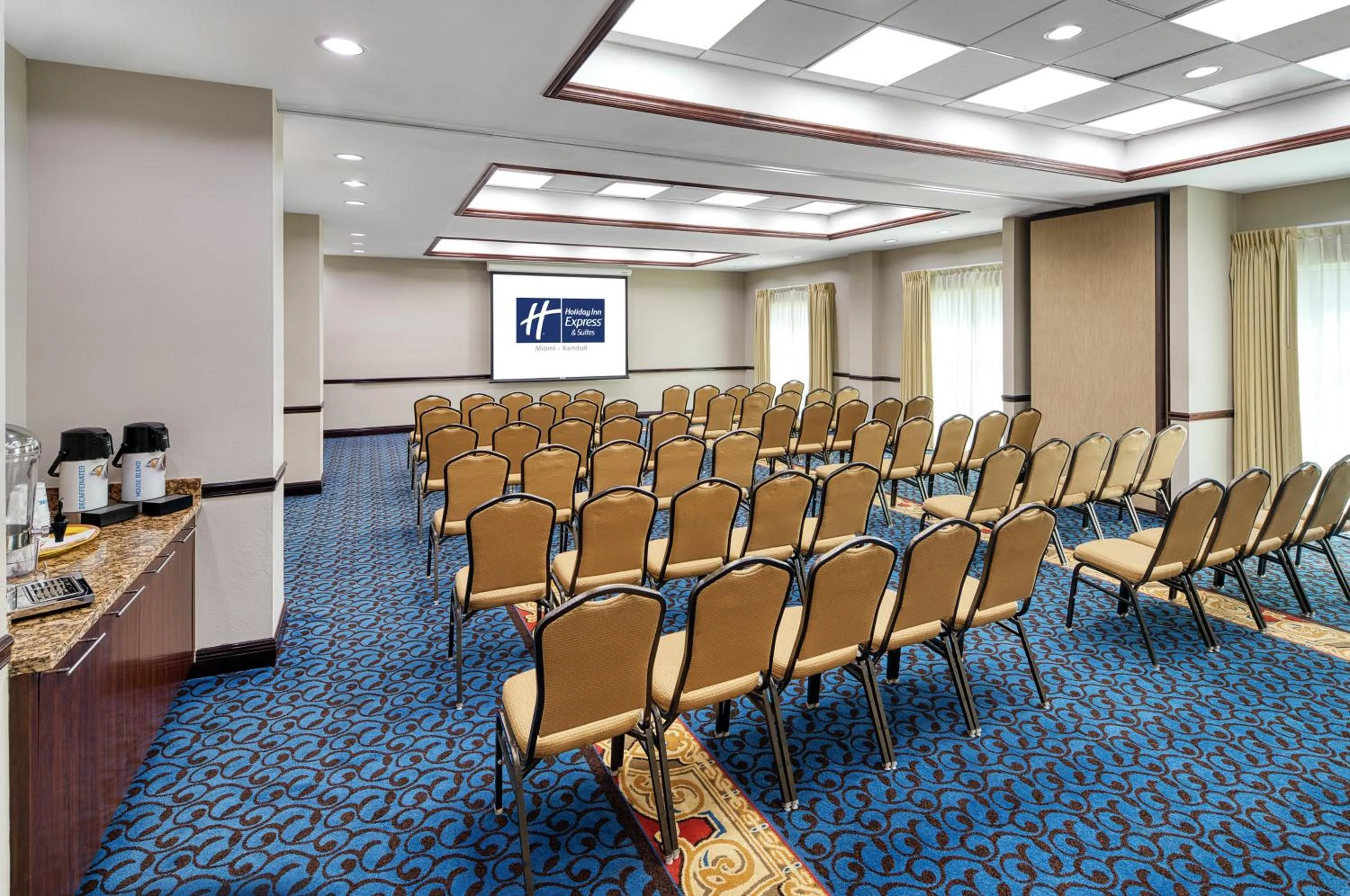 Meeting/conference room in Holiday Inn Express & Suites Miami Kendall by IHG