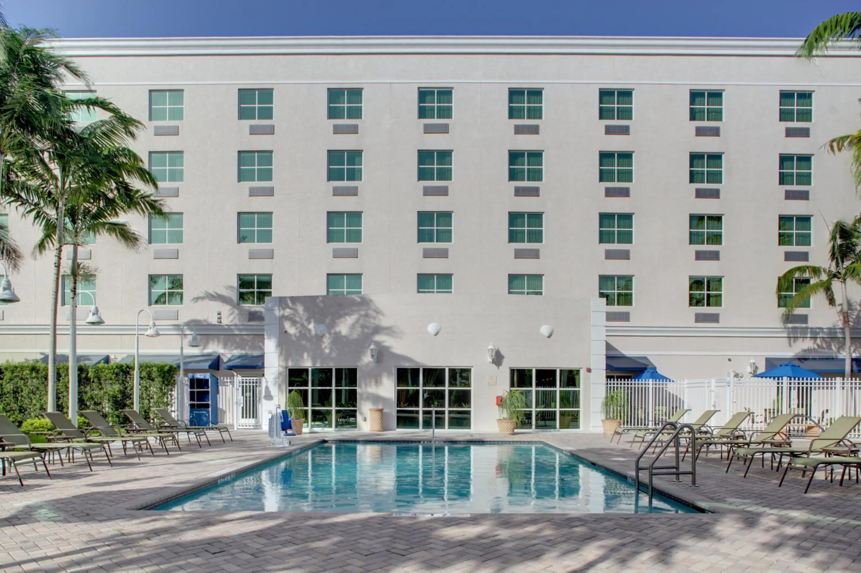 Swimming pool in Holiday Inn Express & Suites Miami Kendall by IHG