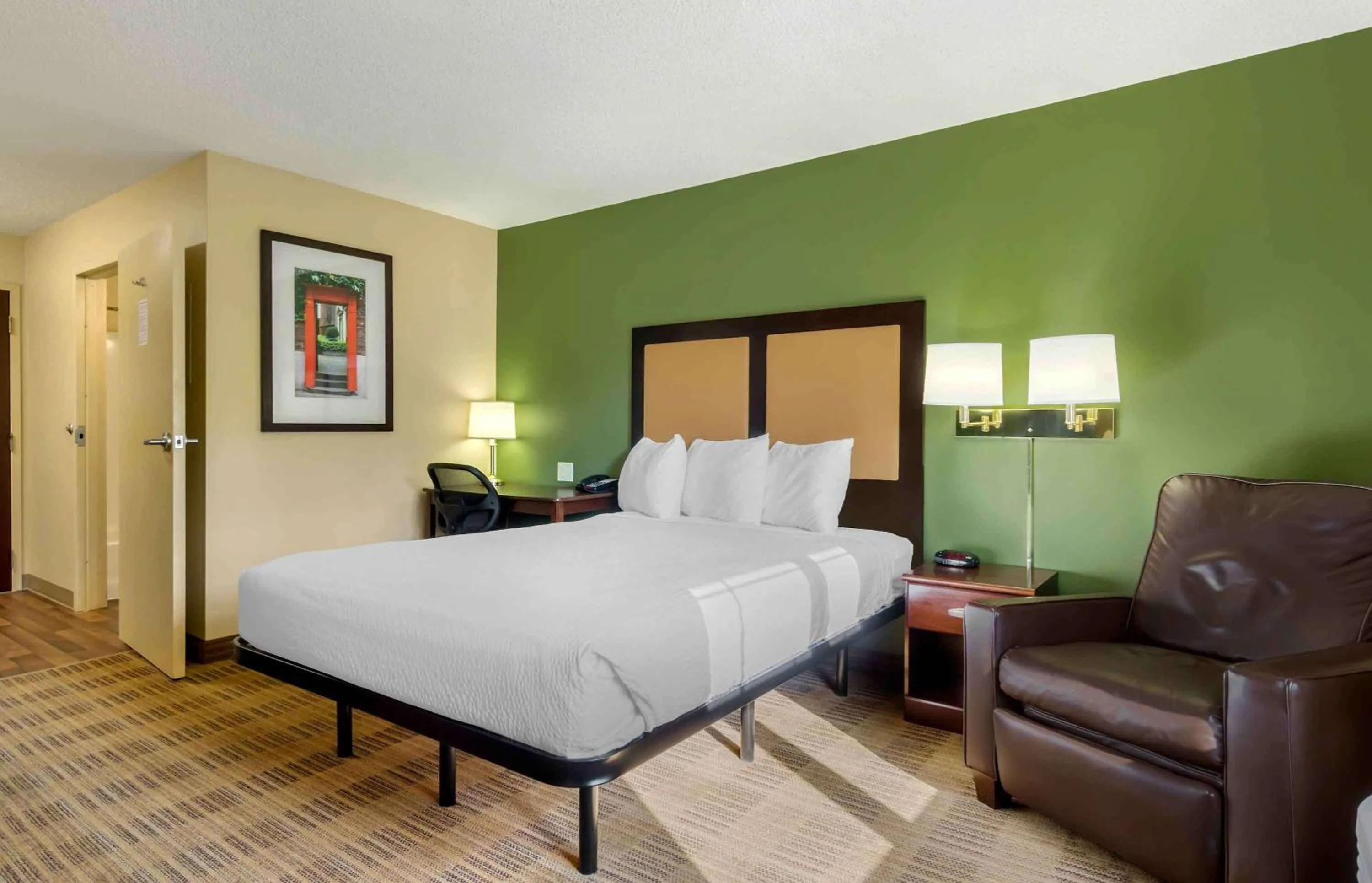Bedroom, Bed in Extended Stay America Suites - Olympia - Tumwater