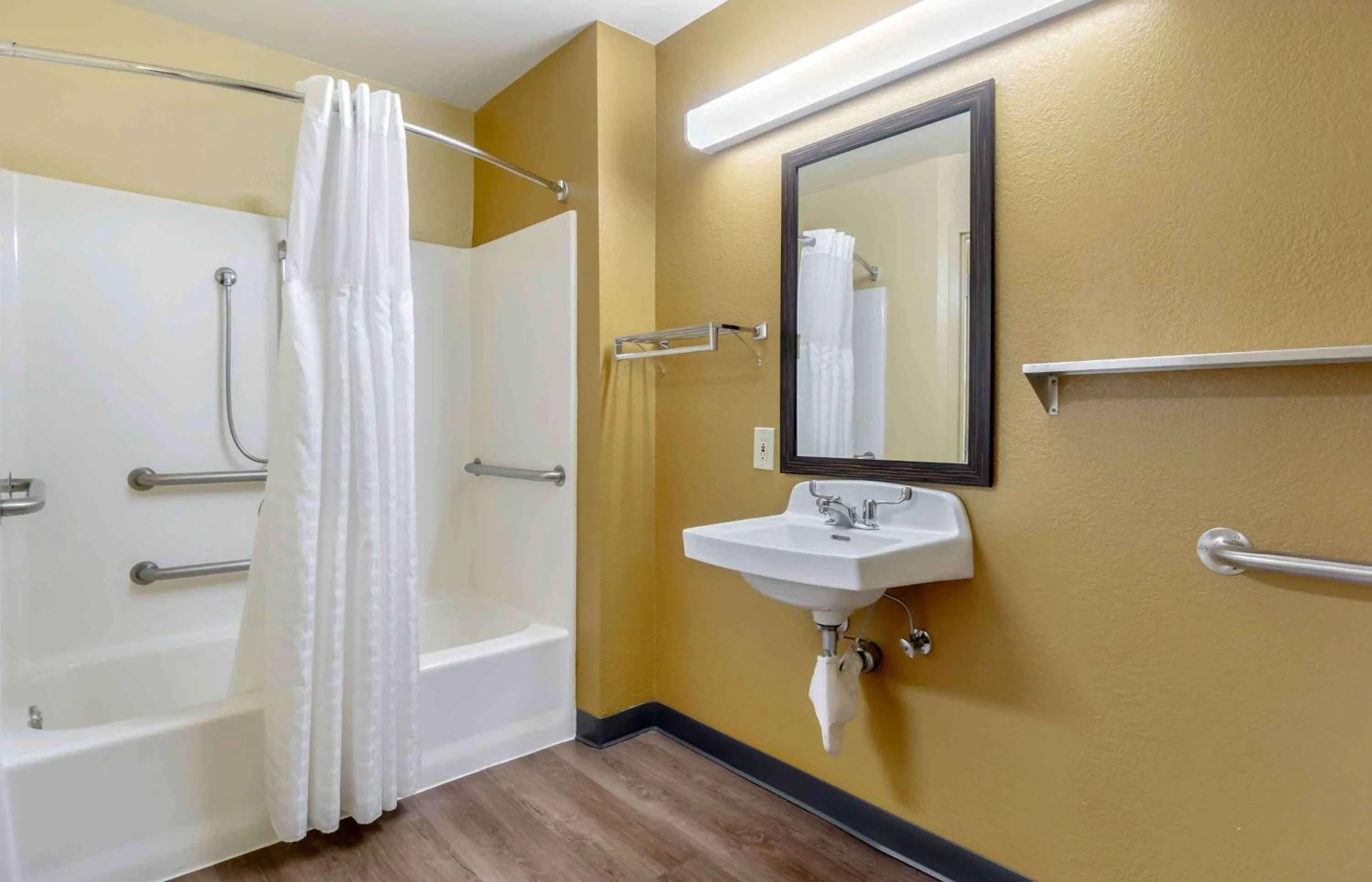 Bathroom in Extended Stay America Suites - Olympia - Tumwater
