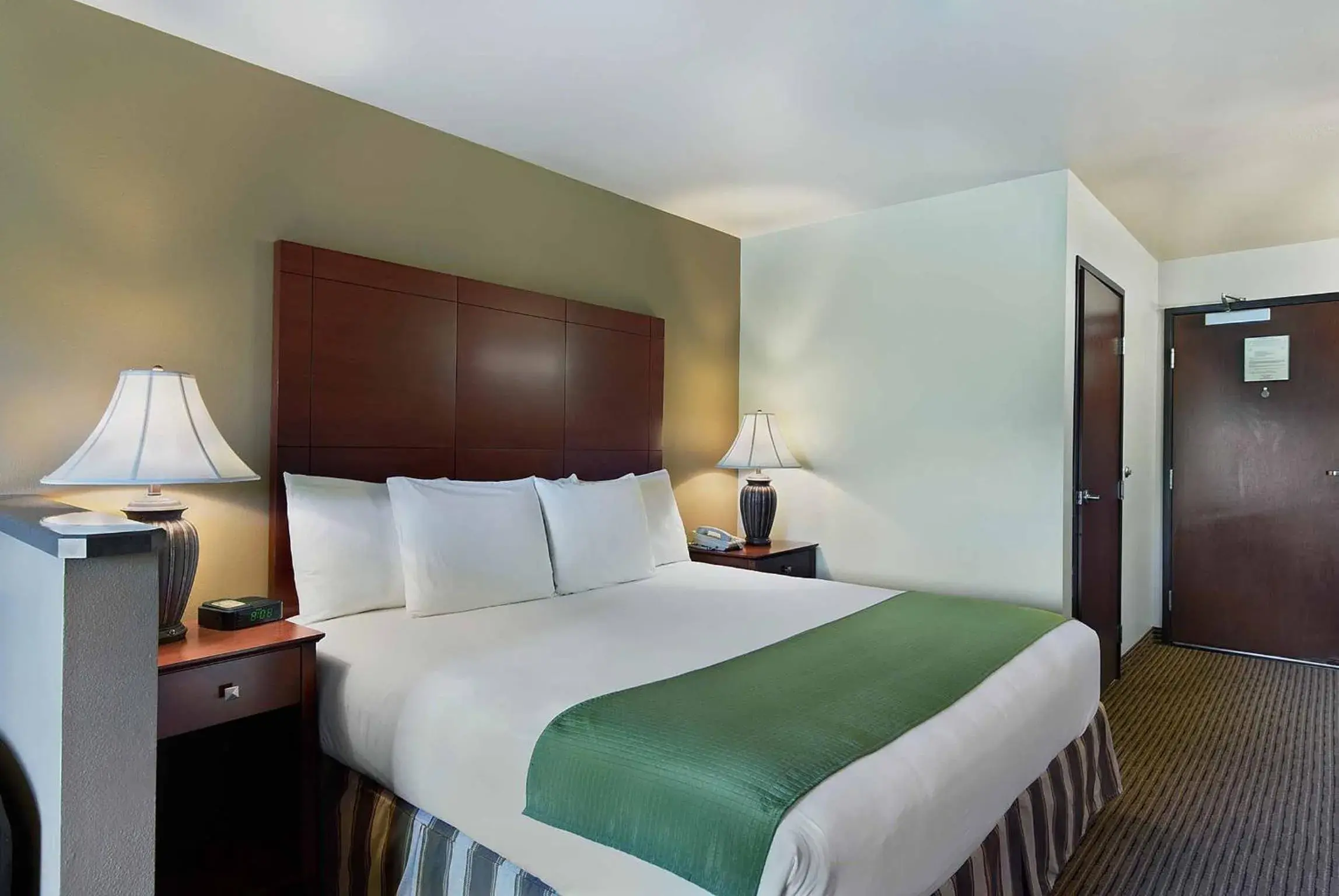 King Suite Sleeper Sofa in Oxford Suites Yakima King Suite Sleeper Sofa in Oxford Suites Yakima