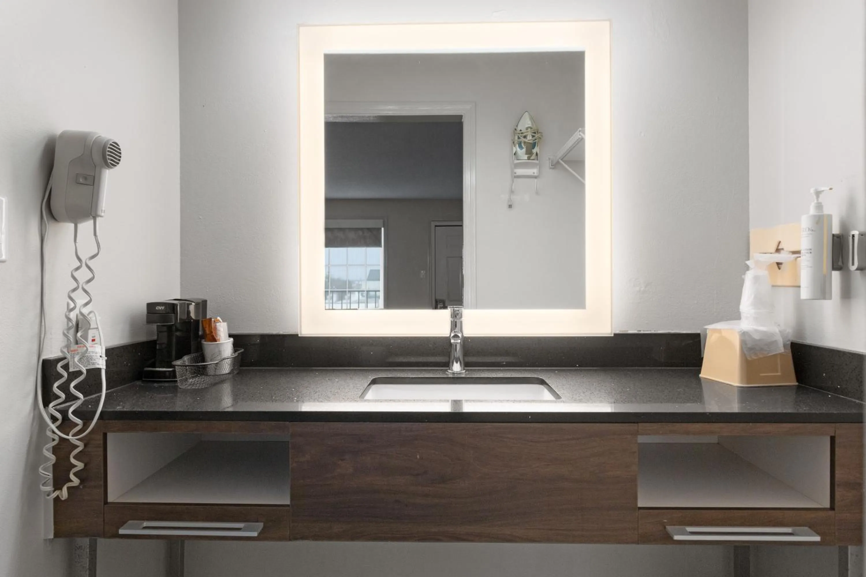 Bathroom in Richland Inn of Columbia