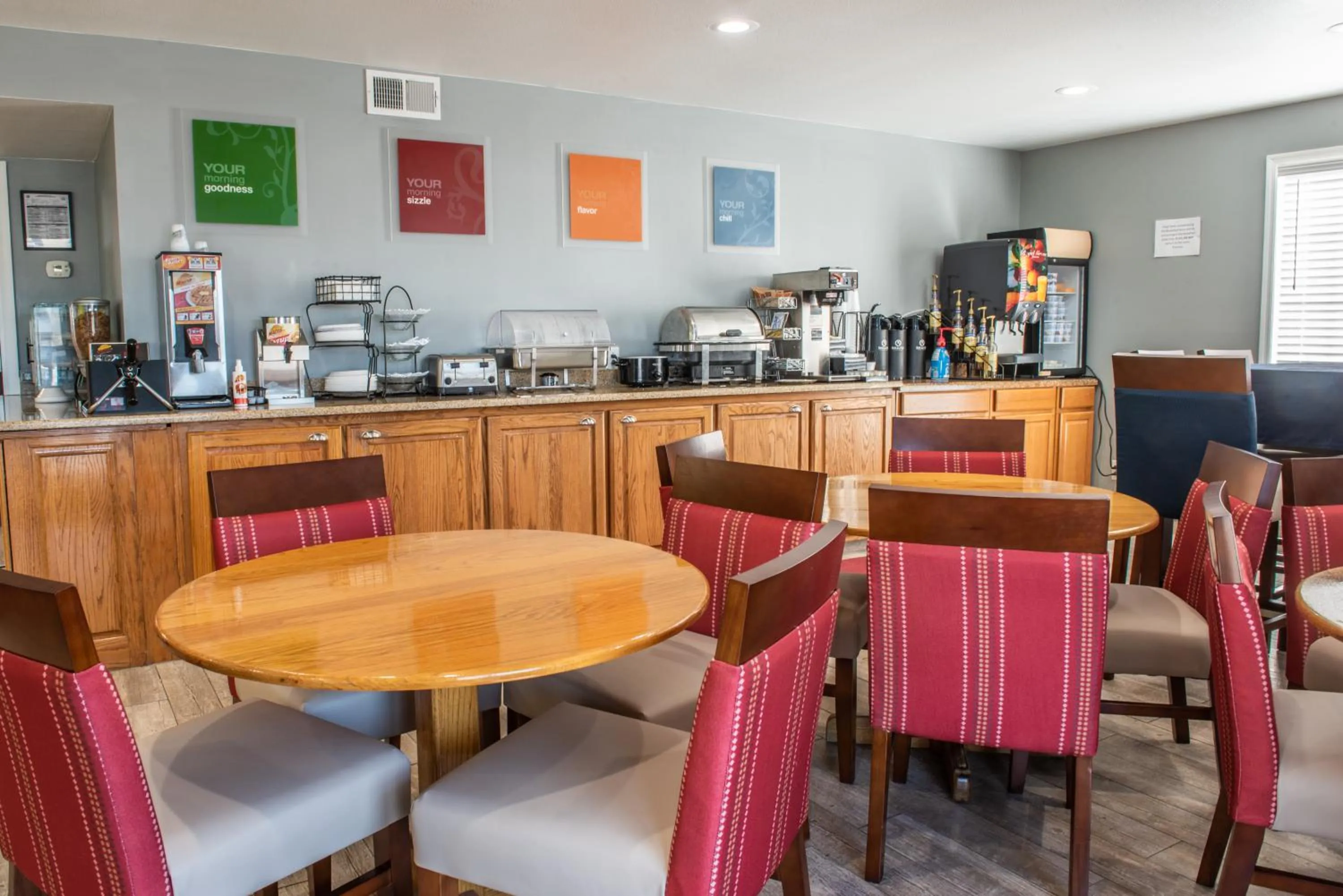 Coffee/tea facilities in Richland Inn of Columbia